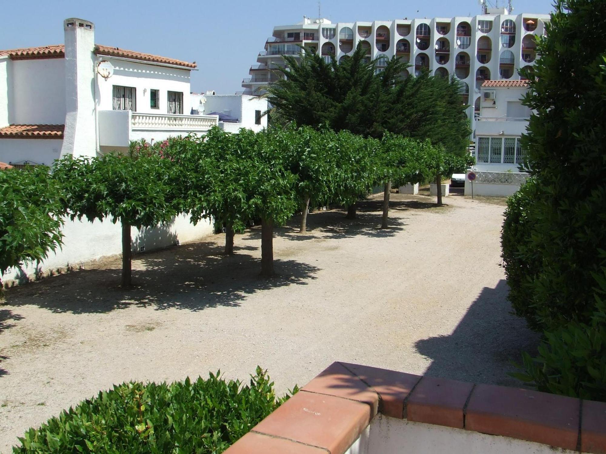 Vista Bahia 23 - En Primera Linea De Mar A Pocos Metros Del Centro De Con Aparcamiento. - Es-228-183 Empuriabrava