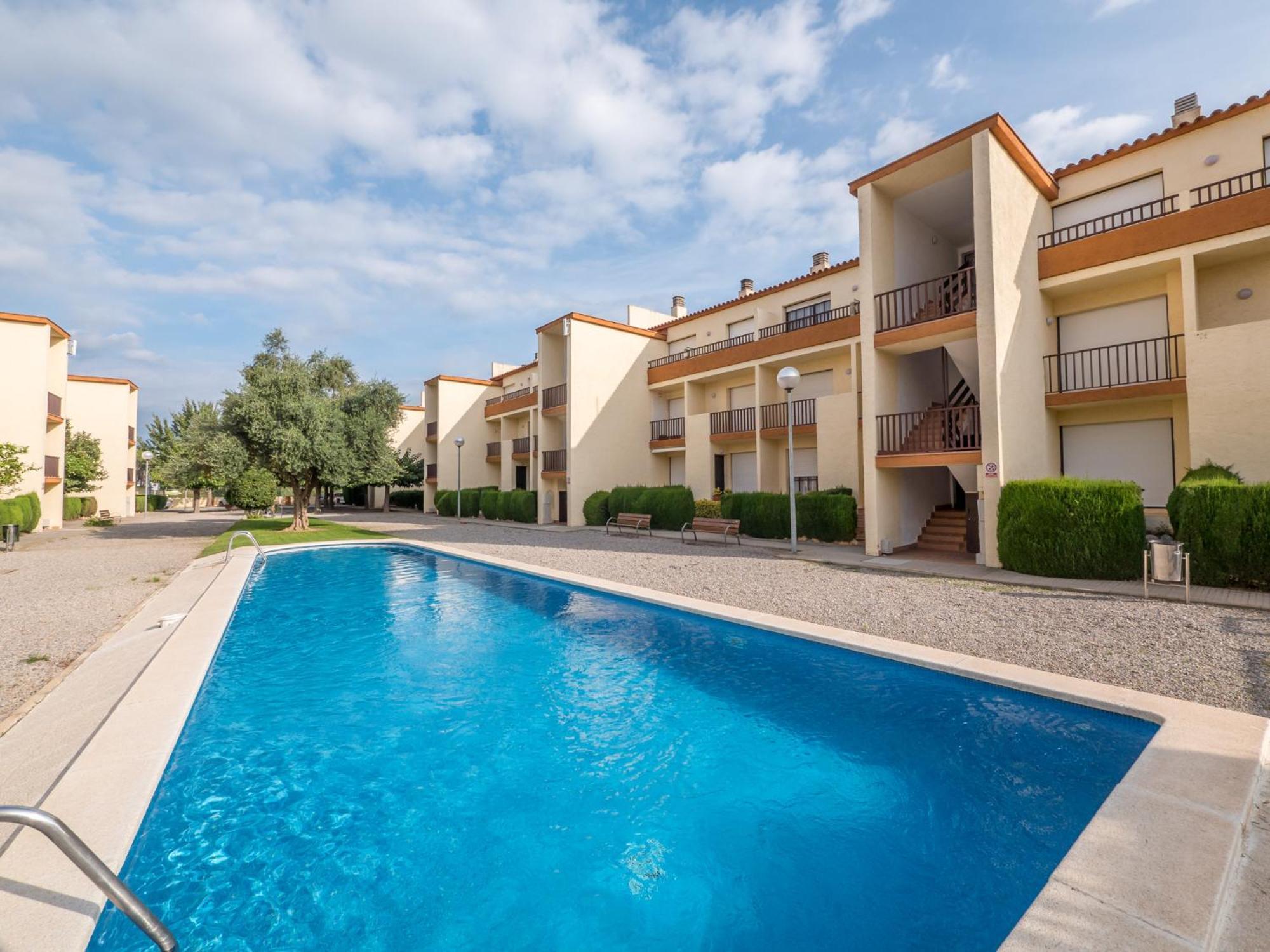 With Air Conditioning And Communal Pool *