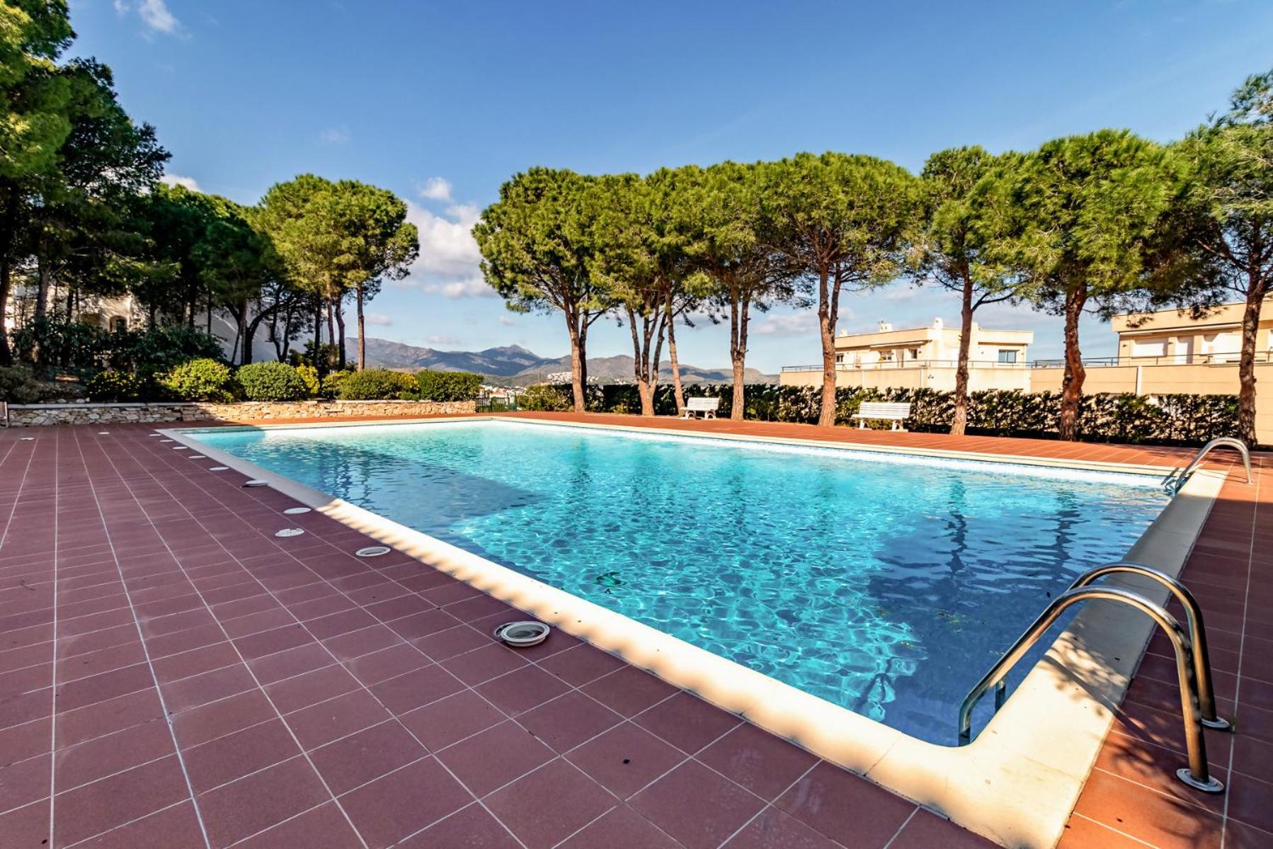 Fener De Dalt 84 Piscina Comunitaria