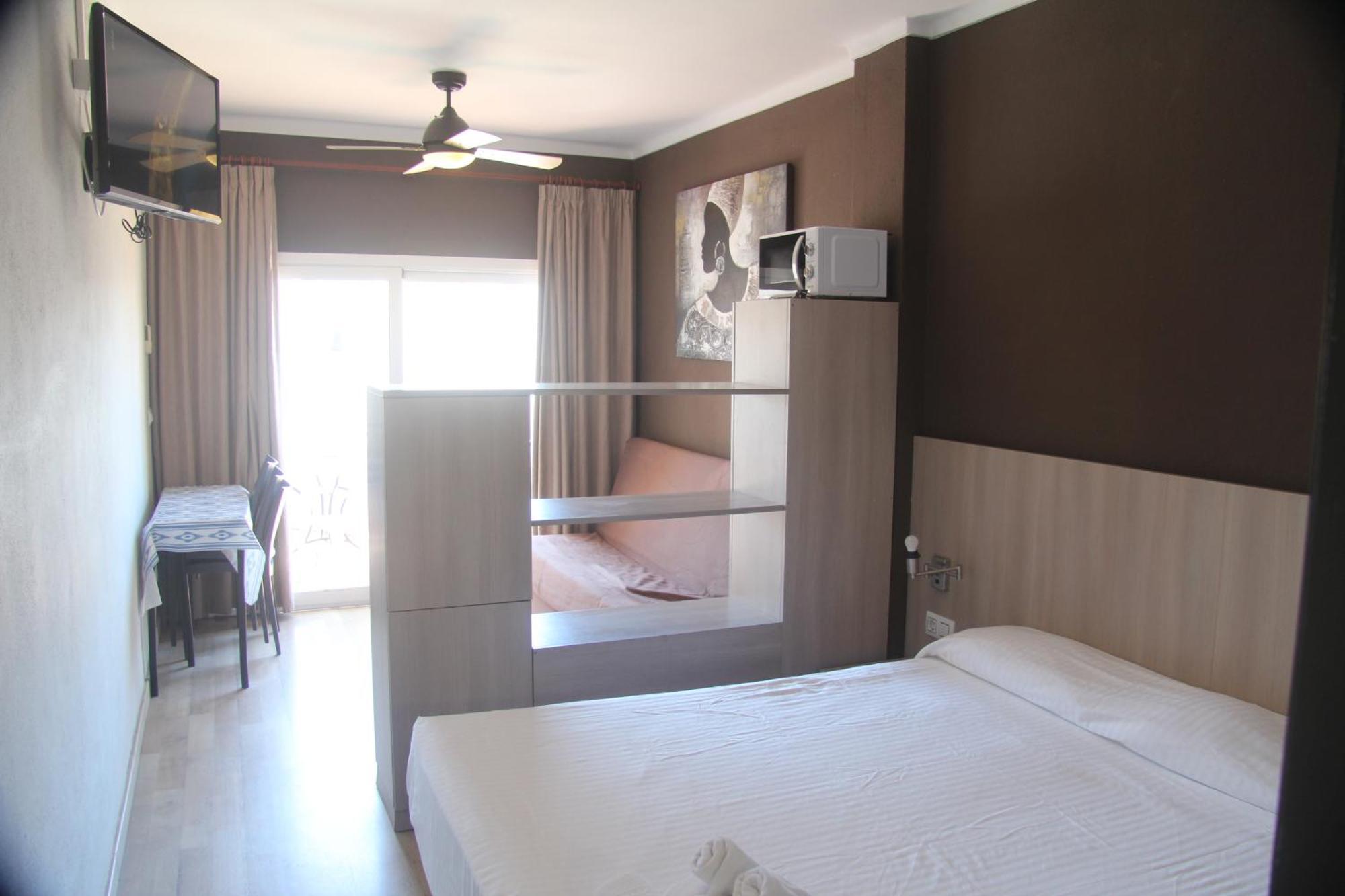 Aparthotel Els Molins 2*