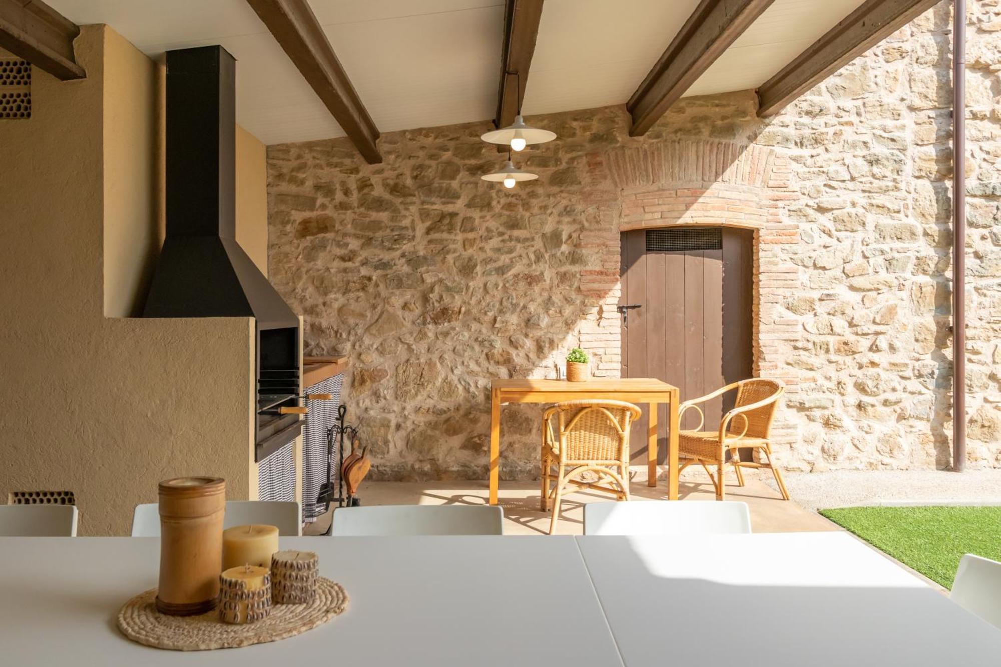 Casa De Piedra En La Costa Brava Сasa de vacaciones Sant Jordi Desvalls