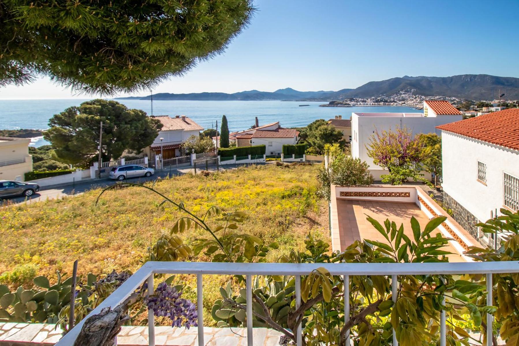 Cap Ras 01 Con Terraza Y Vistas Girona