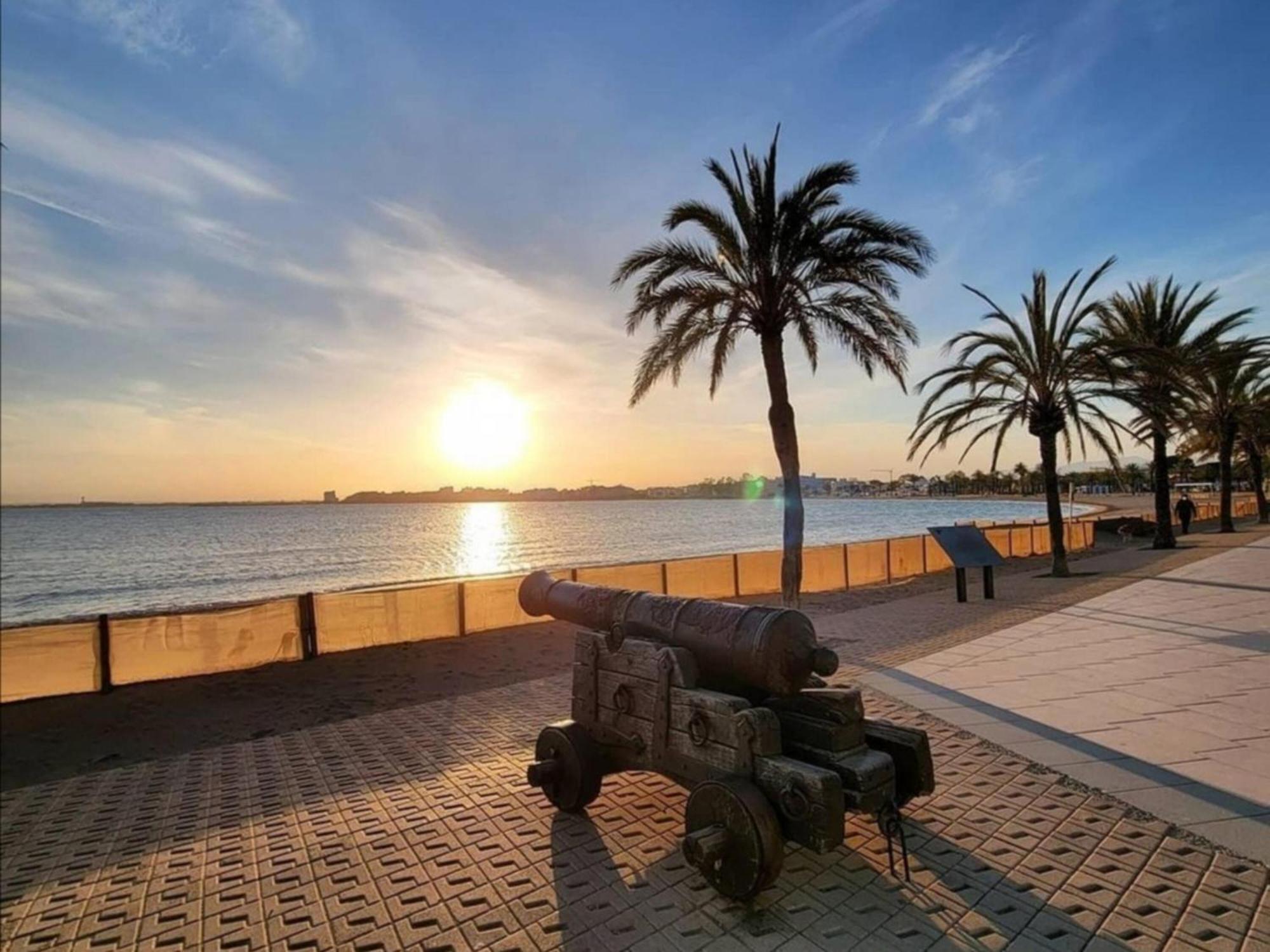 Apartamento 2179 Rocmar 7 4-b, Excelente Situacion Frente Al Puerto Pesquero Y Con Vista A La Bahia. Gran Terraza. Gran Parking Publico Delante. - Es-258-54 Rosas