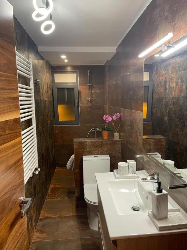 Apartamento Piso De Dos Con Reforma De Diseno *