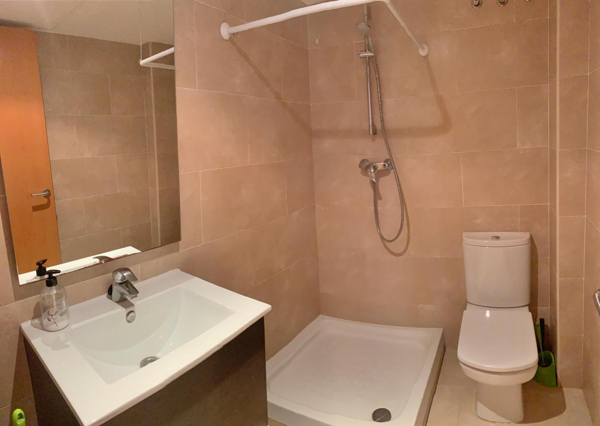 In With 2 Bedrooms *