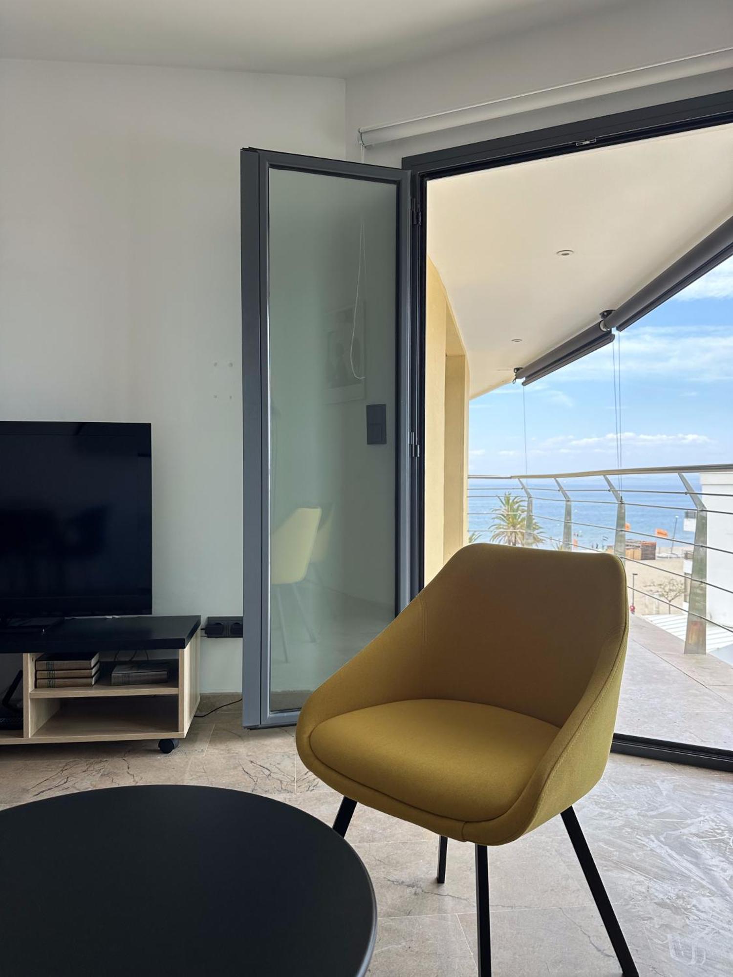 Duplex En Primera Linea De Playa Con Gran Terraza Y Piscina Comunitaria Apartamento Rosas