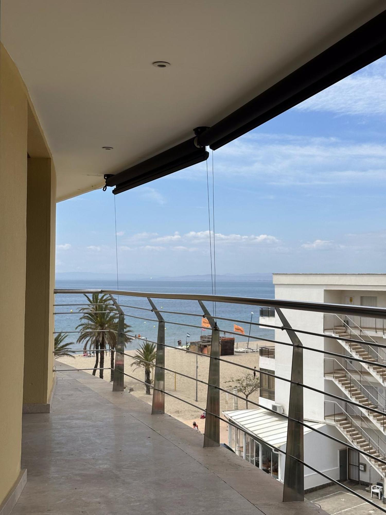 Duplex En Primera Linea De Playa Con Gran Terraza Y Piscina Comunitaria Apartamento *