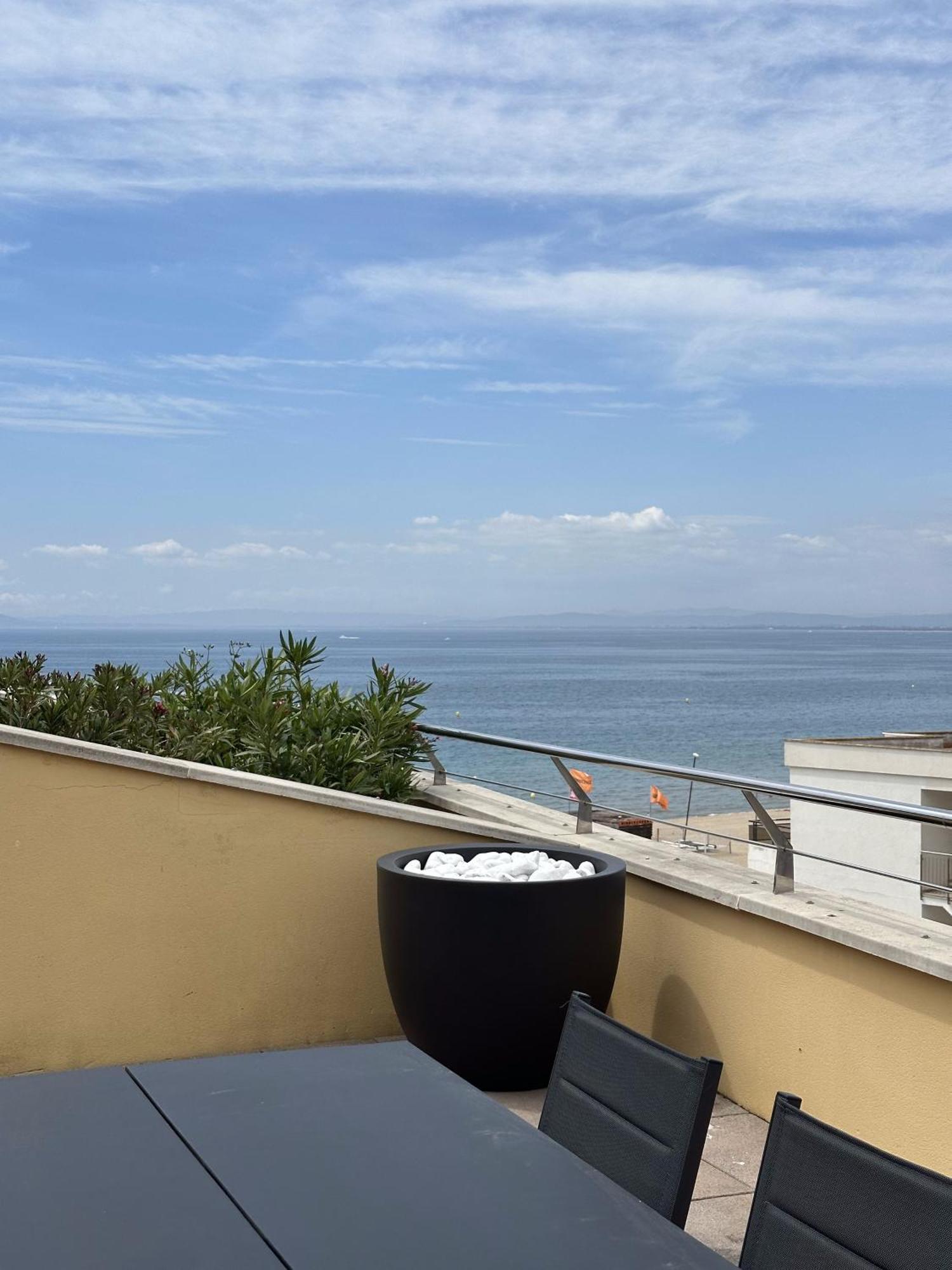 Duplex En Primera Linea De Playa Con Gran Terraza Y Piscina Comunitaria *