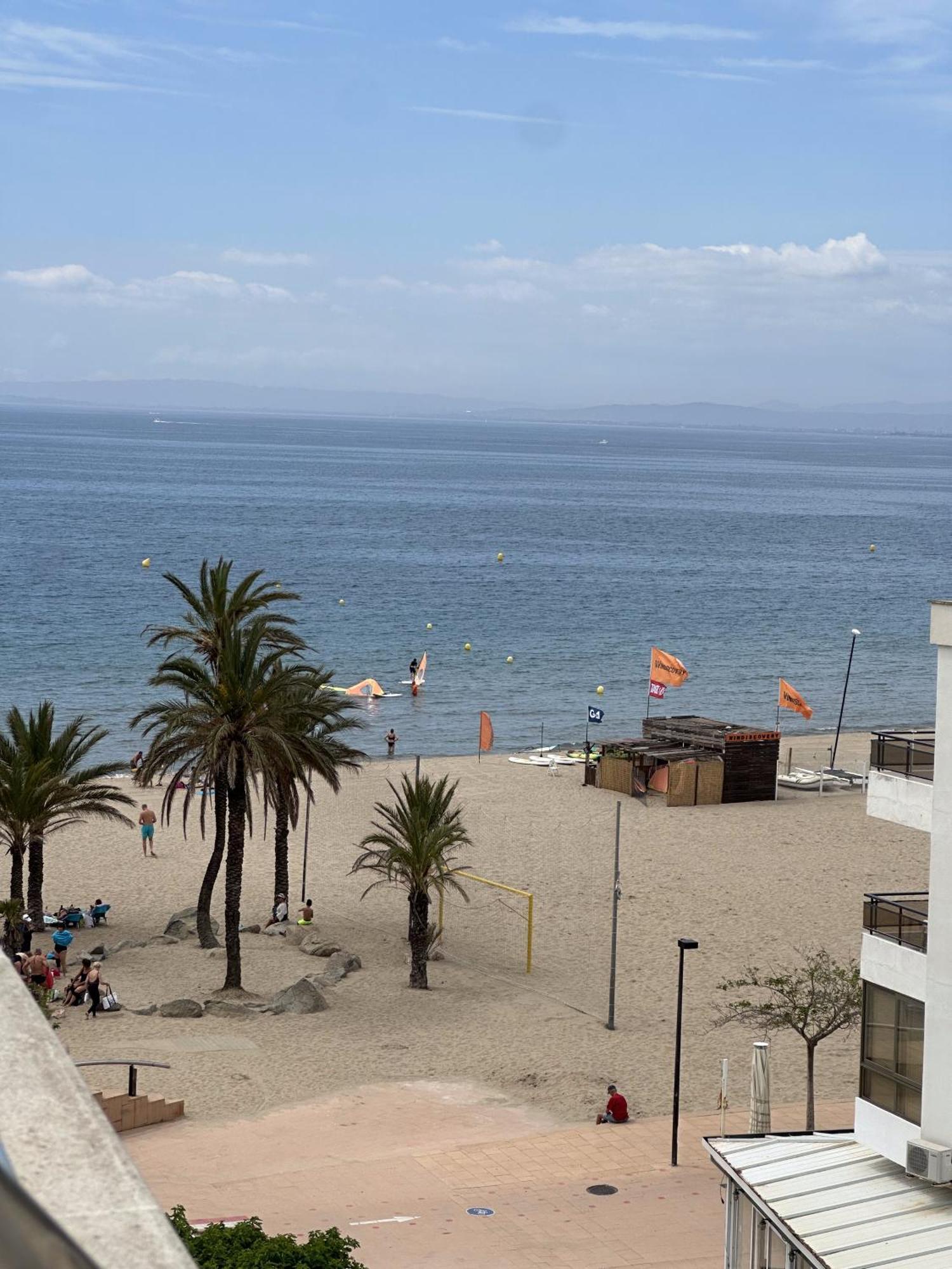 Duplex En Primera Linea De Playa Con Gran Terraza Y Piscina Comunitaria Rosas