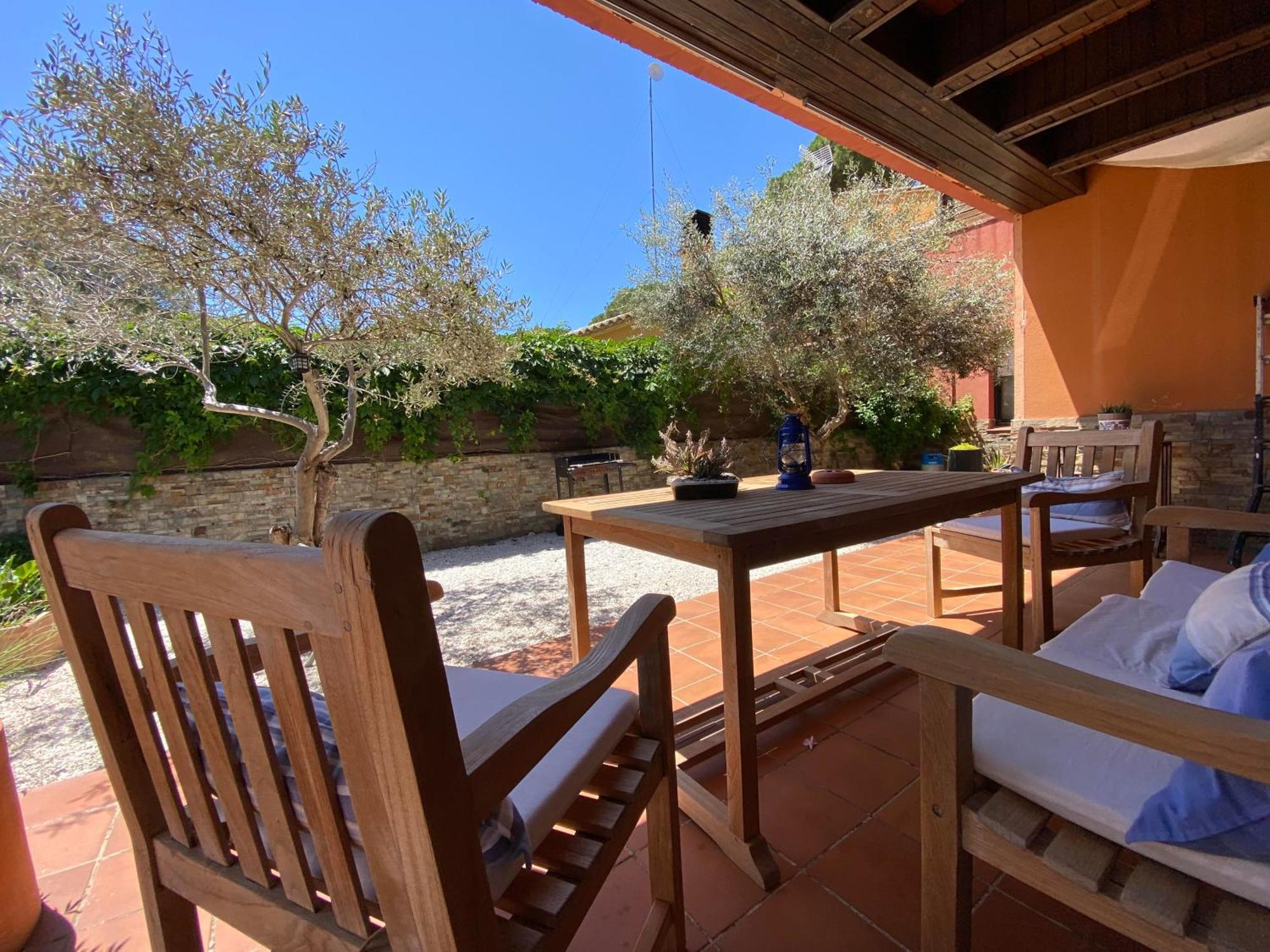 Casa Ras Mont-ras (Montrás)