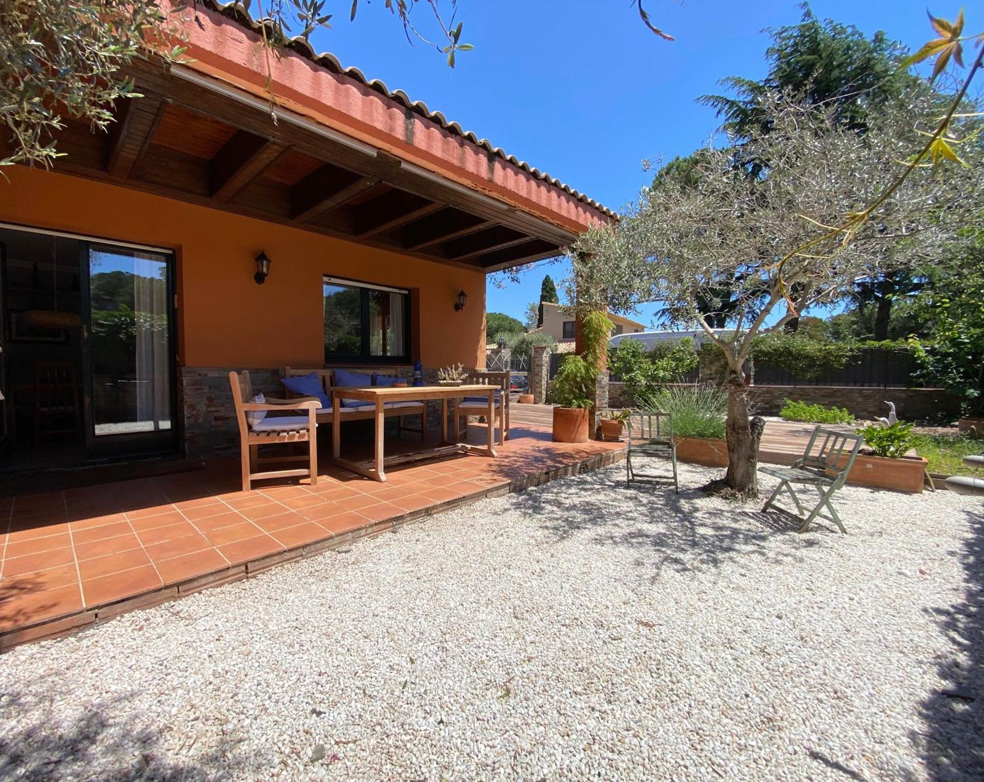 Casa Ras Сasa de vacaciones Mont-ras (Montrás)