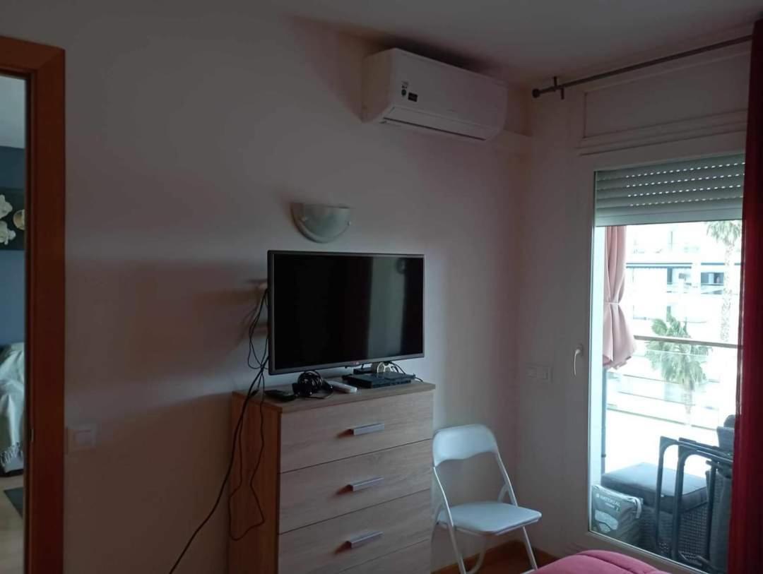 Proche Commerces Avec Grande Terrasse Et Piscine Apartment Roses