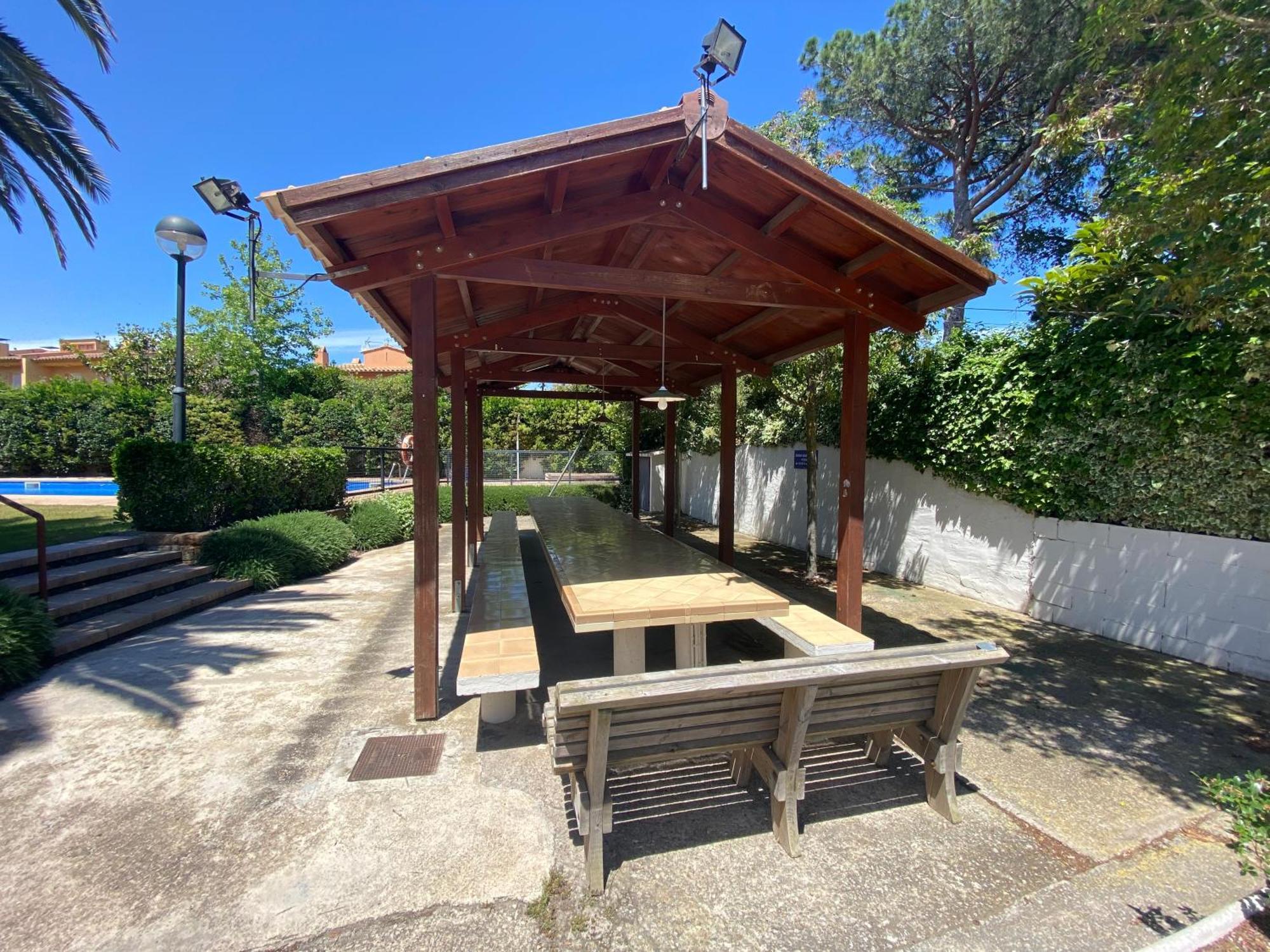 Per Parelles Reformat Amb Piscina Apartment