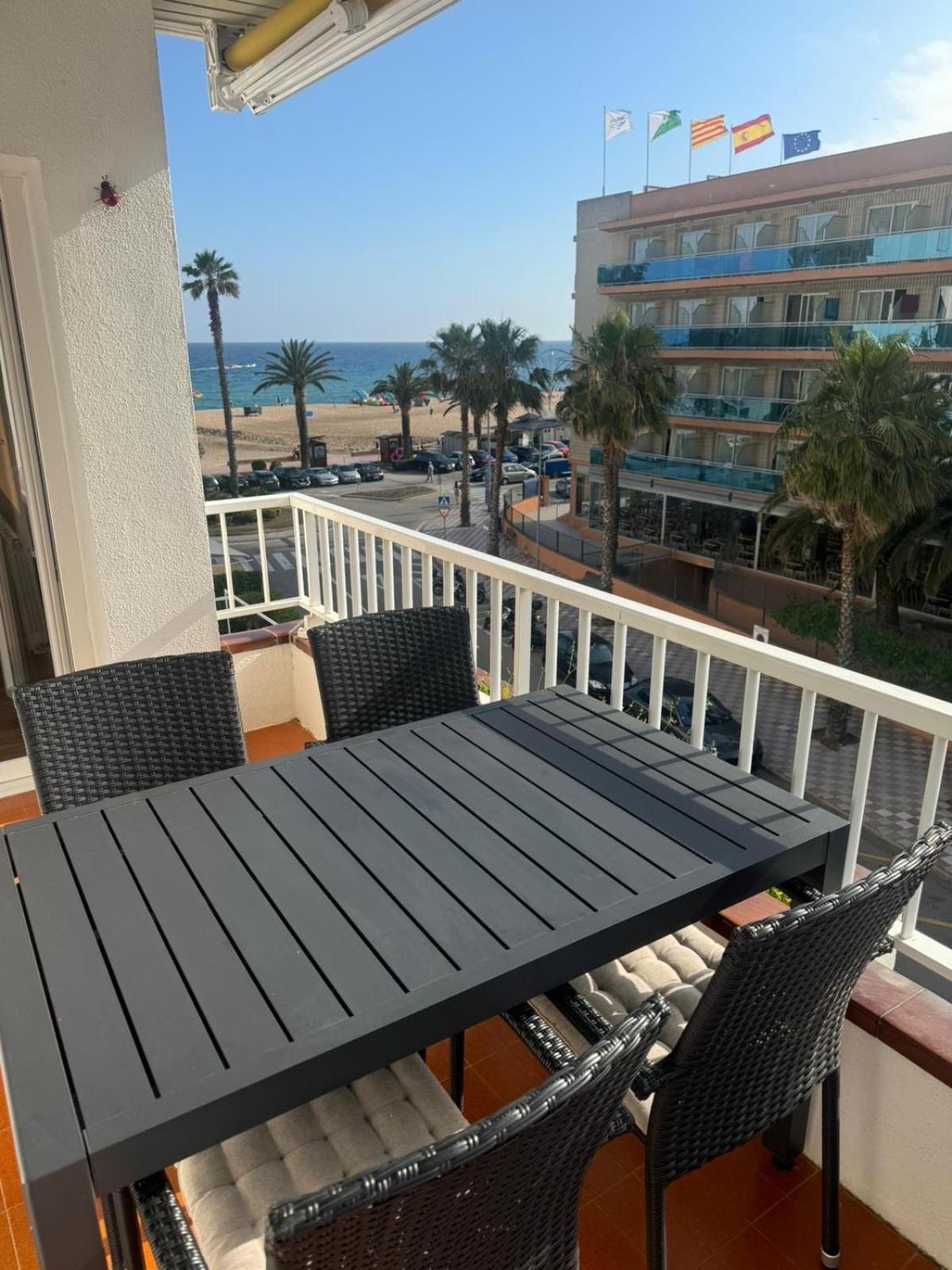 Apartment Lujoso Piso Enfrente De Playa De Fenals, 2 Terrazas