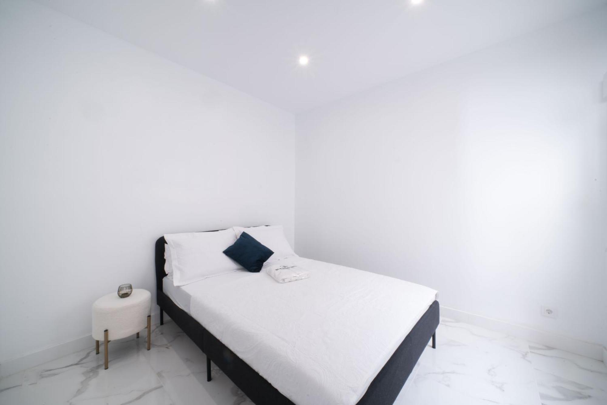 Wehostyou Apt Moderne Central Colom 2a