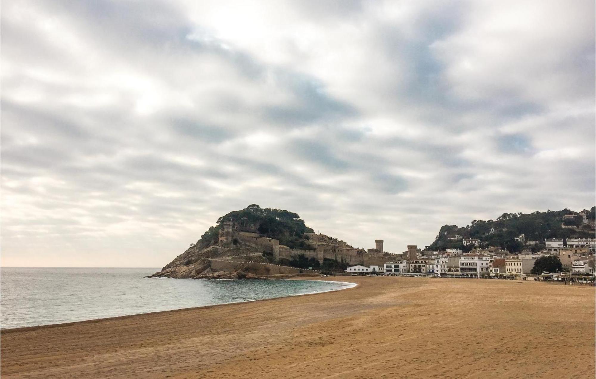 3 Bedroom Gorgeous Apartment In Tossa De Mar Apartment