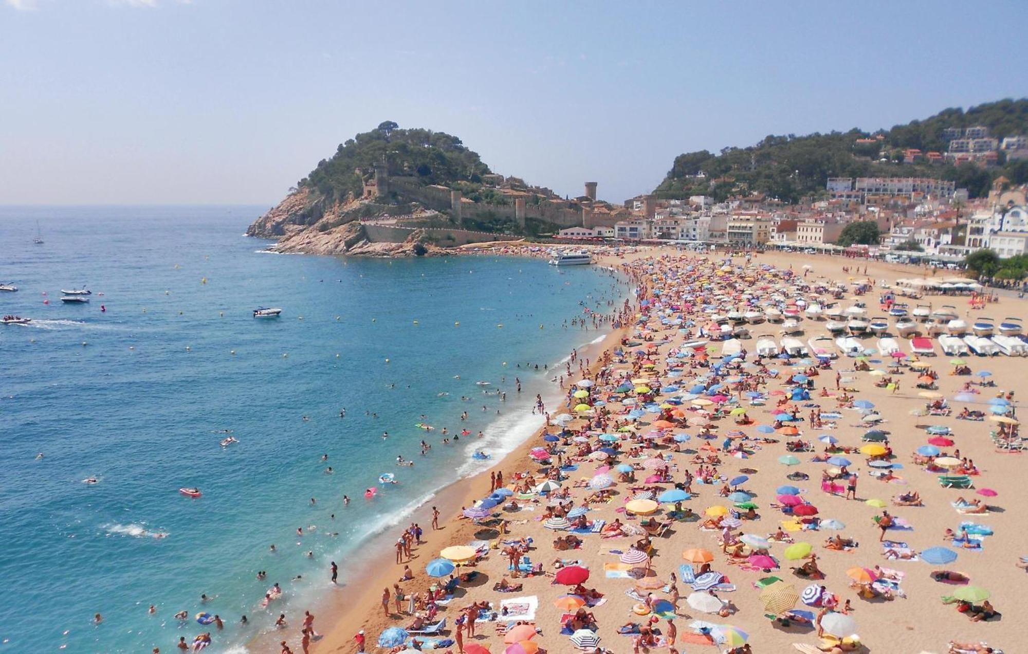 3 Bedroom Gorgeous Apartment In Tossa De Mar Apartment
