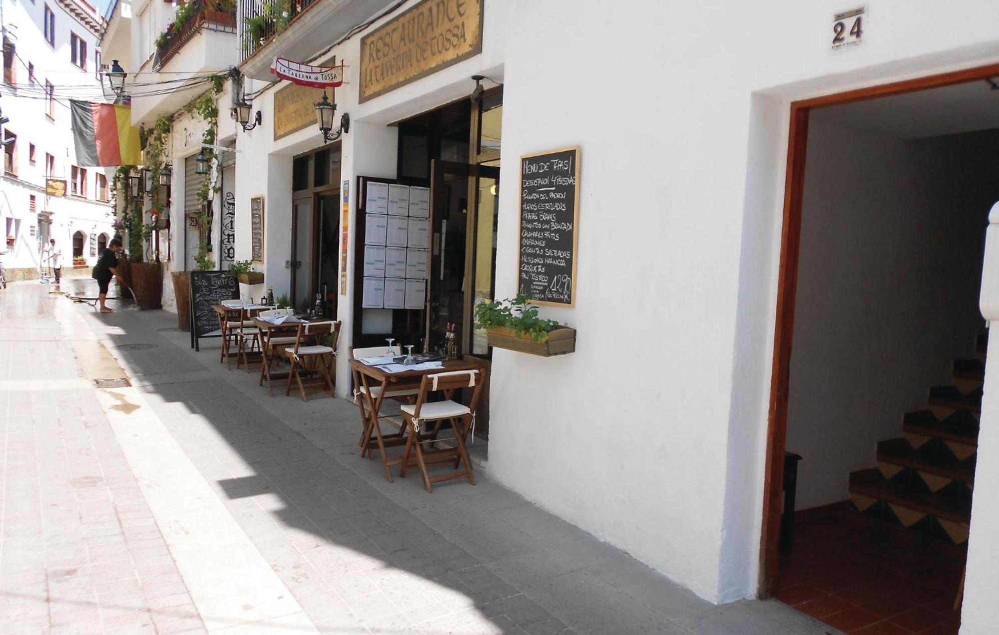 3 Bedroom Gorgeous Apartment In Tossa De Mar *