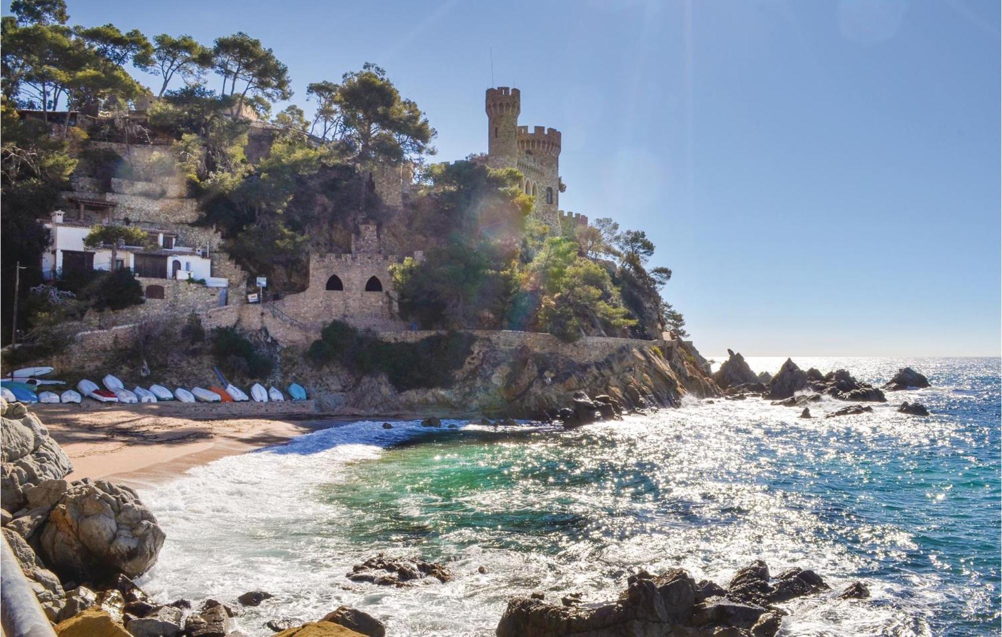 3 Bedroom Beautiful In Apartment Lloret de Mar