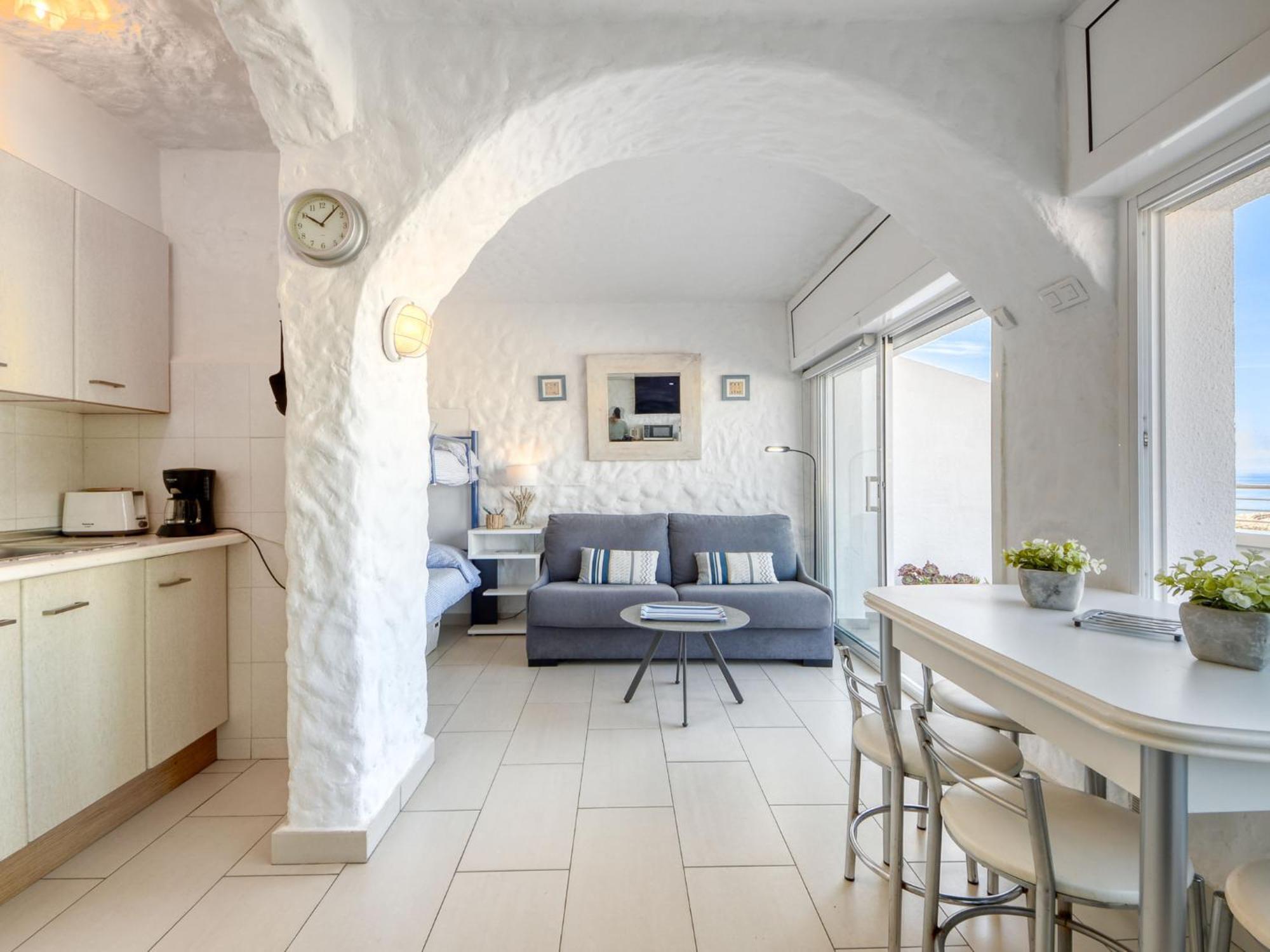 Center-21 By Interhome * Roses