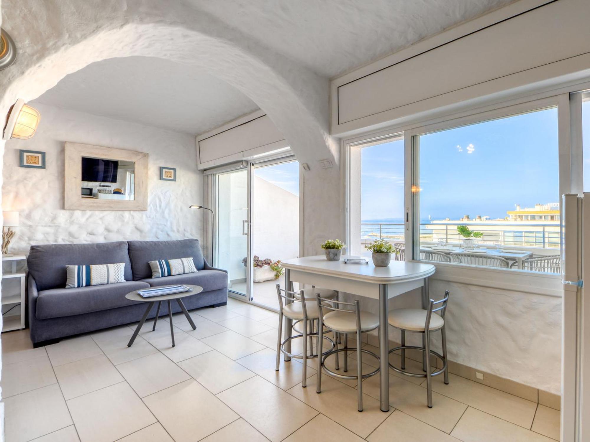 Center-21 By Interhome