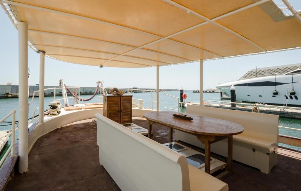 Hotel en barco Unic Boat In Old Harbour Palamós