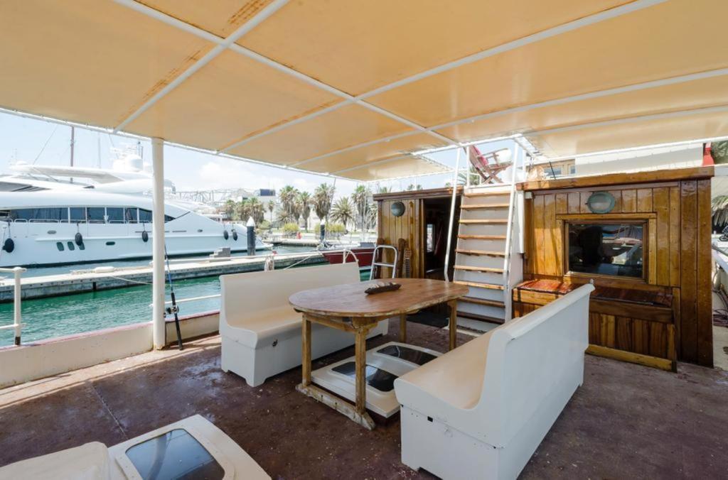 Unic Boat In Old Harbour Hotel en barco *