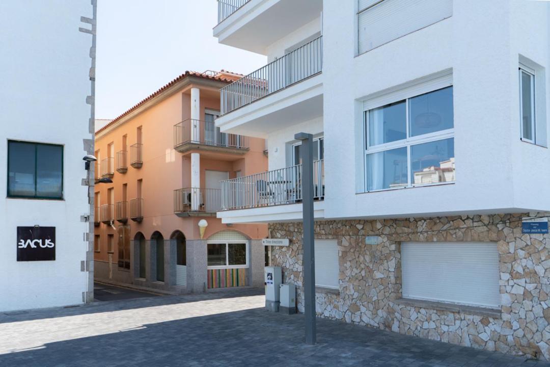 Pis Amb Terrassa A La Escala Apartamento