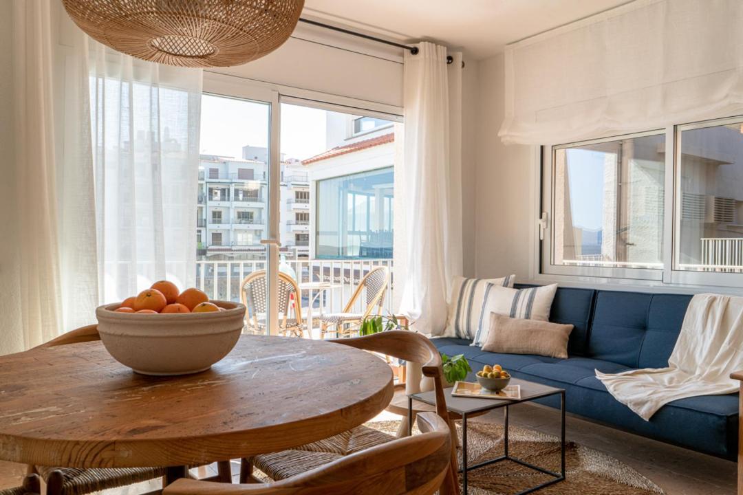 Pis Amb Terrassa A La Escala Apartamento