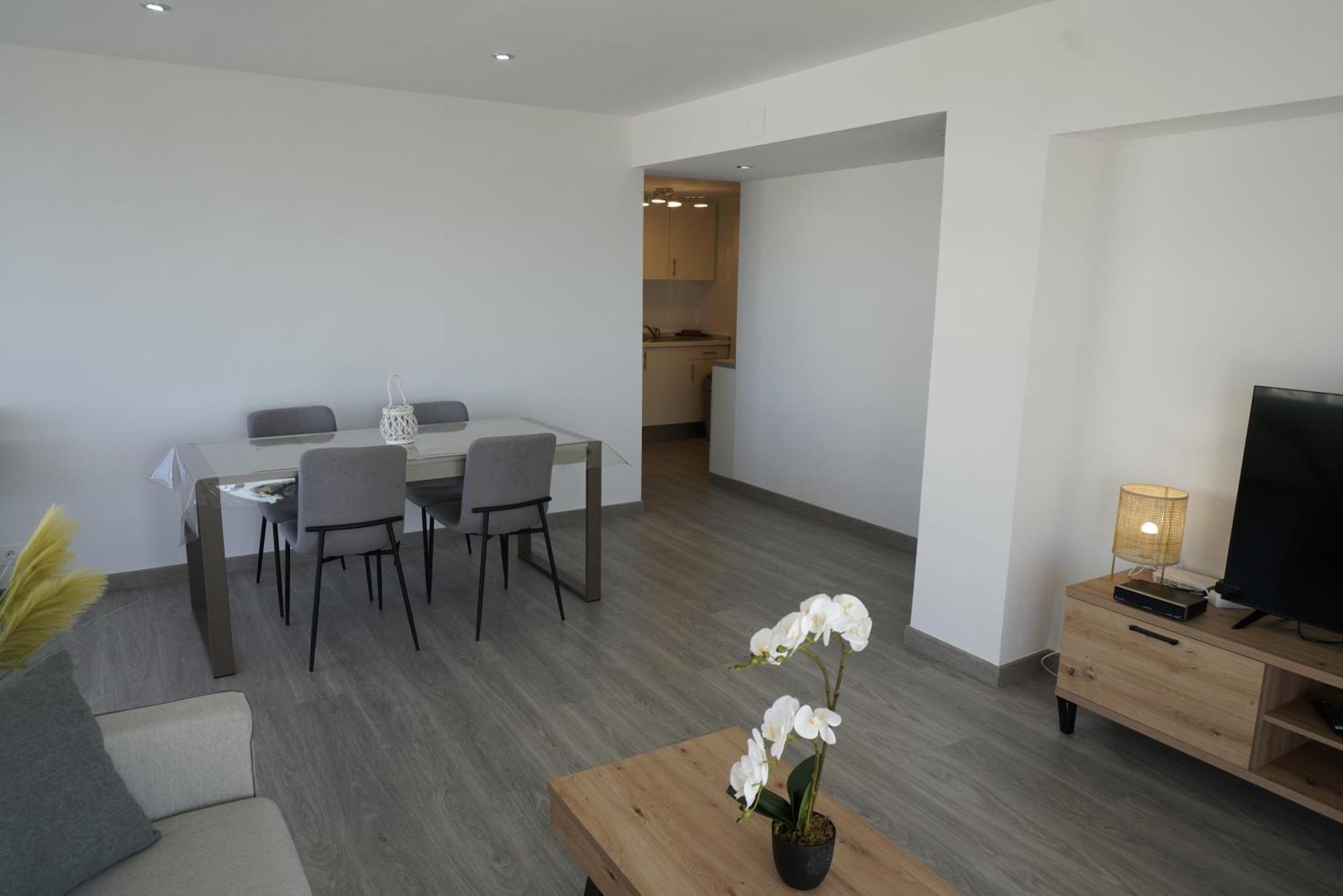 Apartamento Frente Al Mar Con Una Amplia Terraza Y Vistas A La Bahia Apartamento