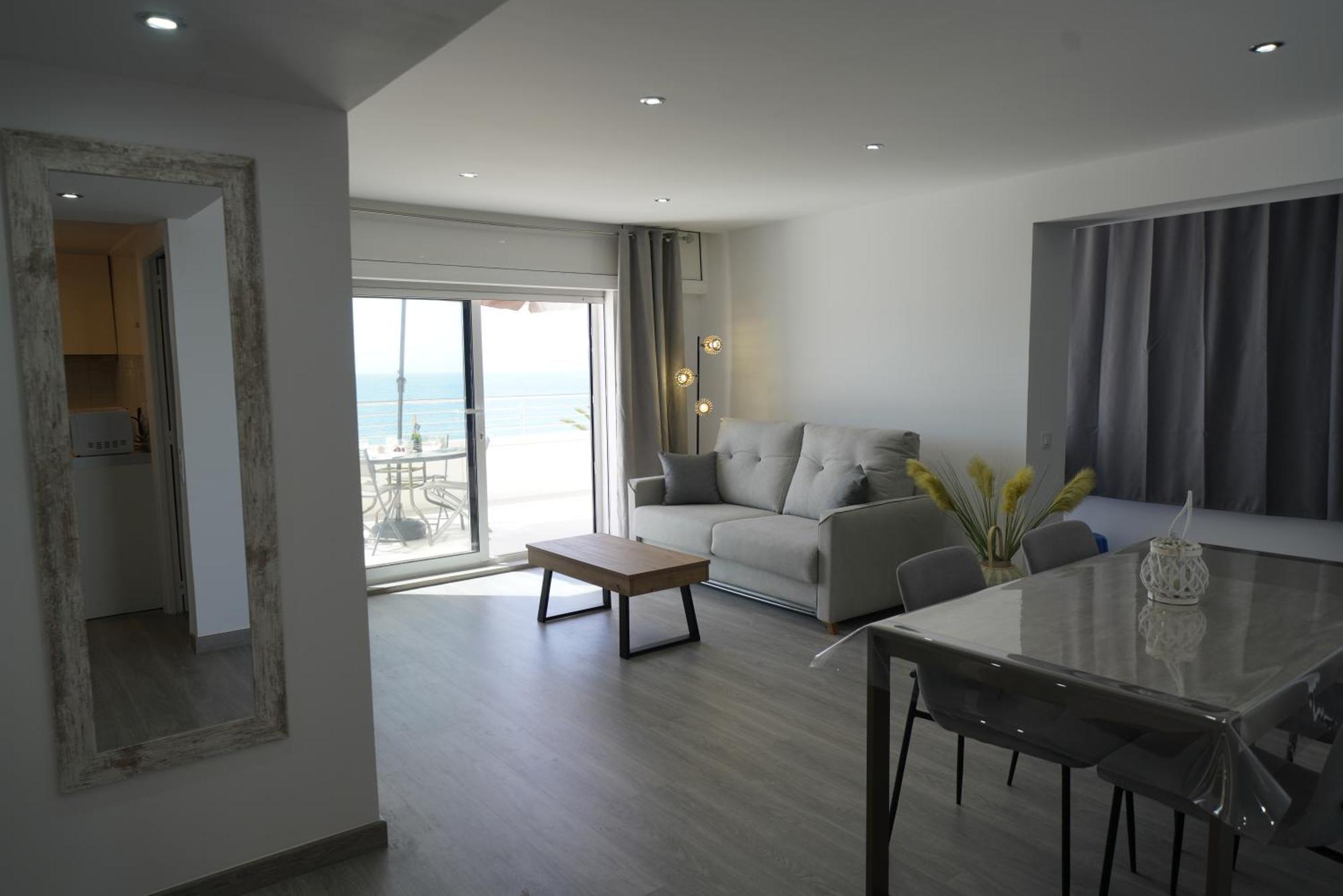 Apartamento Frente Al Mar Con Una Amplia Terraza Y Vistas A La Bahia Apartamento Rosas