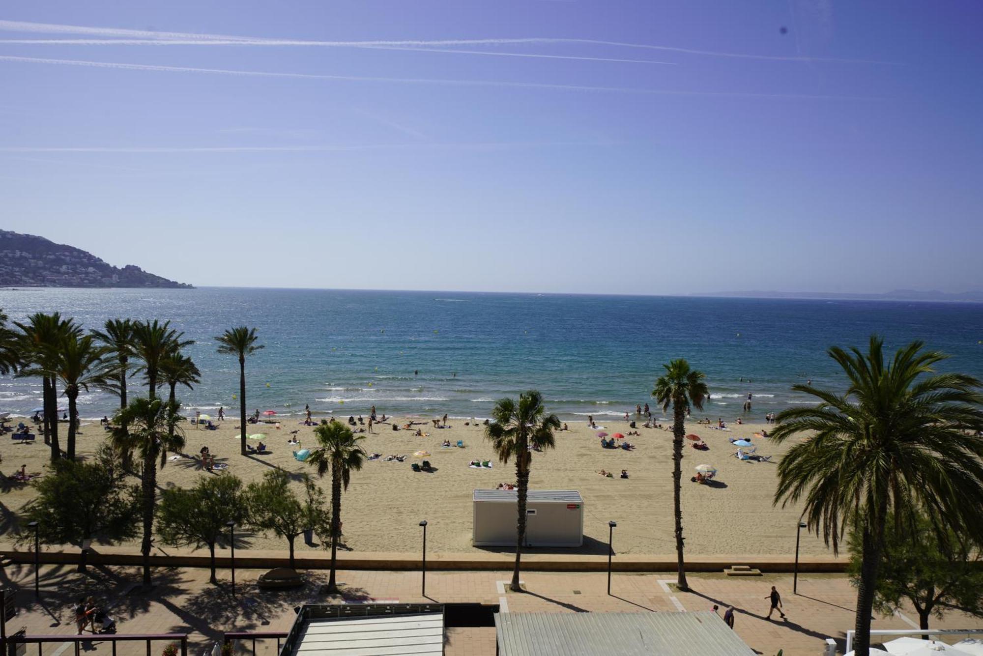 Apartamento Frente Al Mar Con Una Amplia Terraza Y Vistas A La Bahia Apartamento Rosas