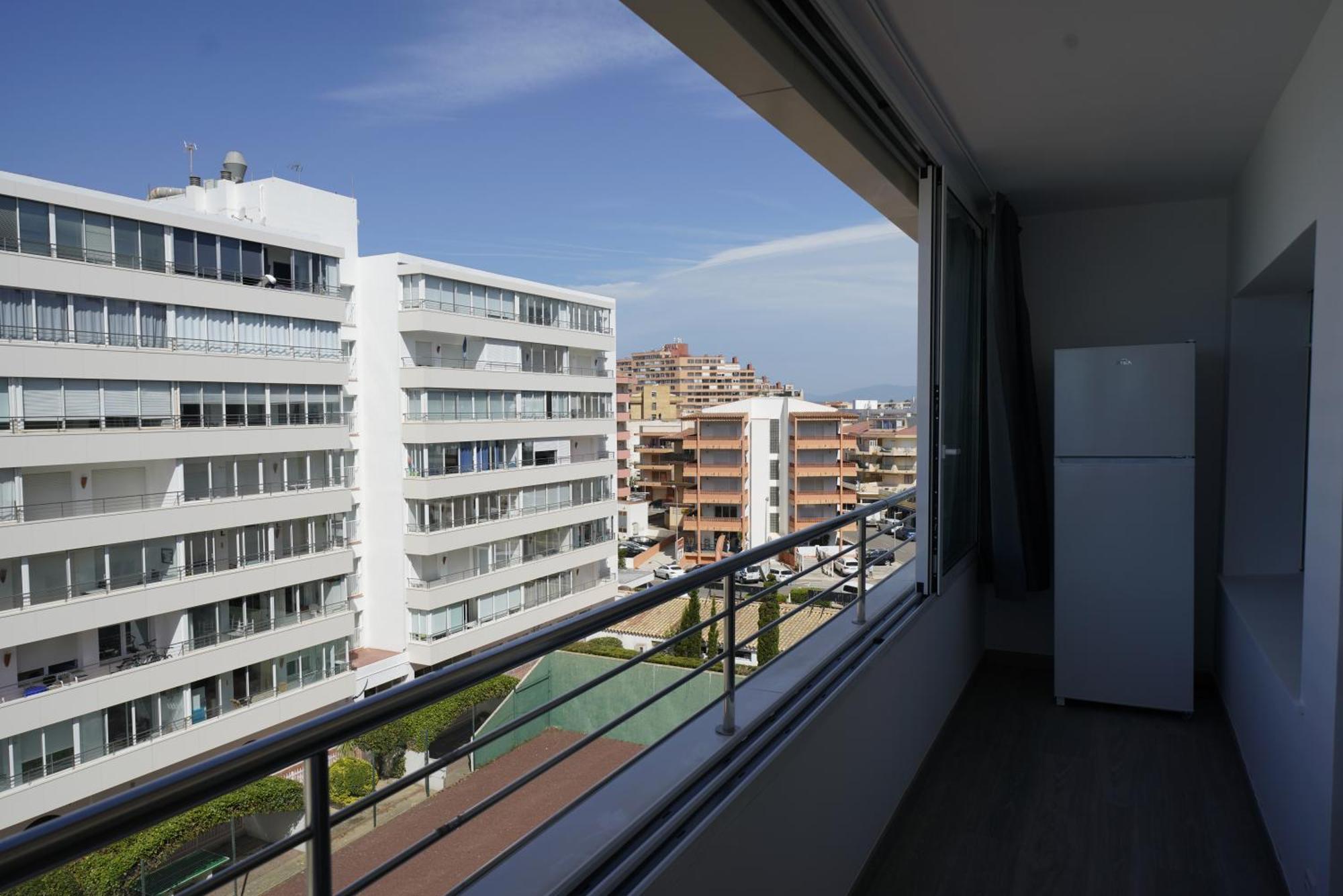 Apartamento Frente Al Mar Con Una Amplia Terraza Y Vistas A La Bahia