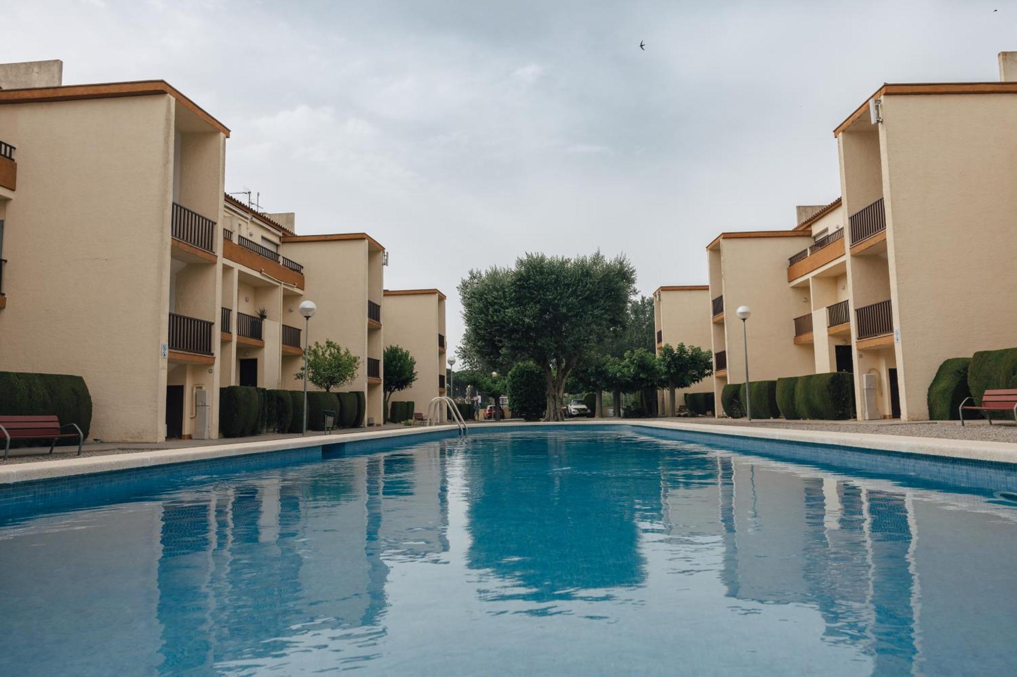 With Air Conditioning And Communal Pool *