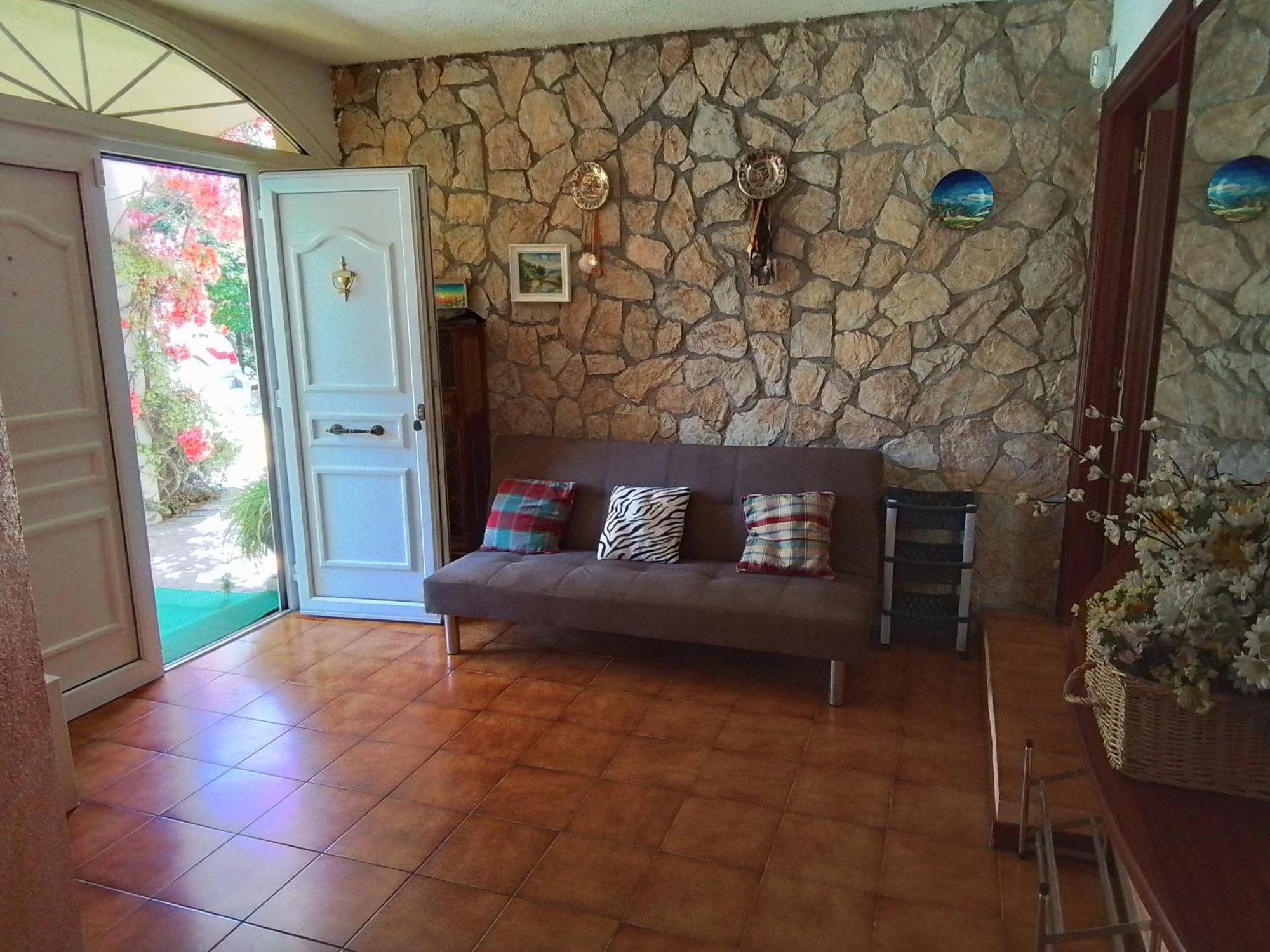 Max Villa *