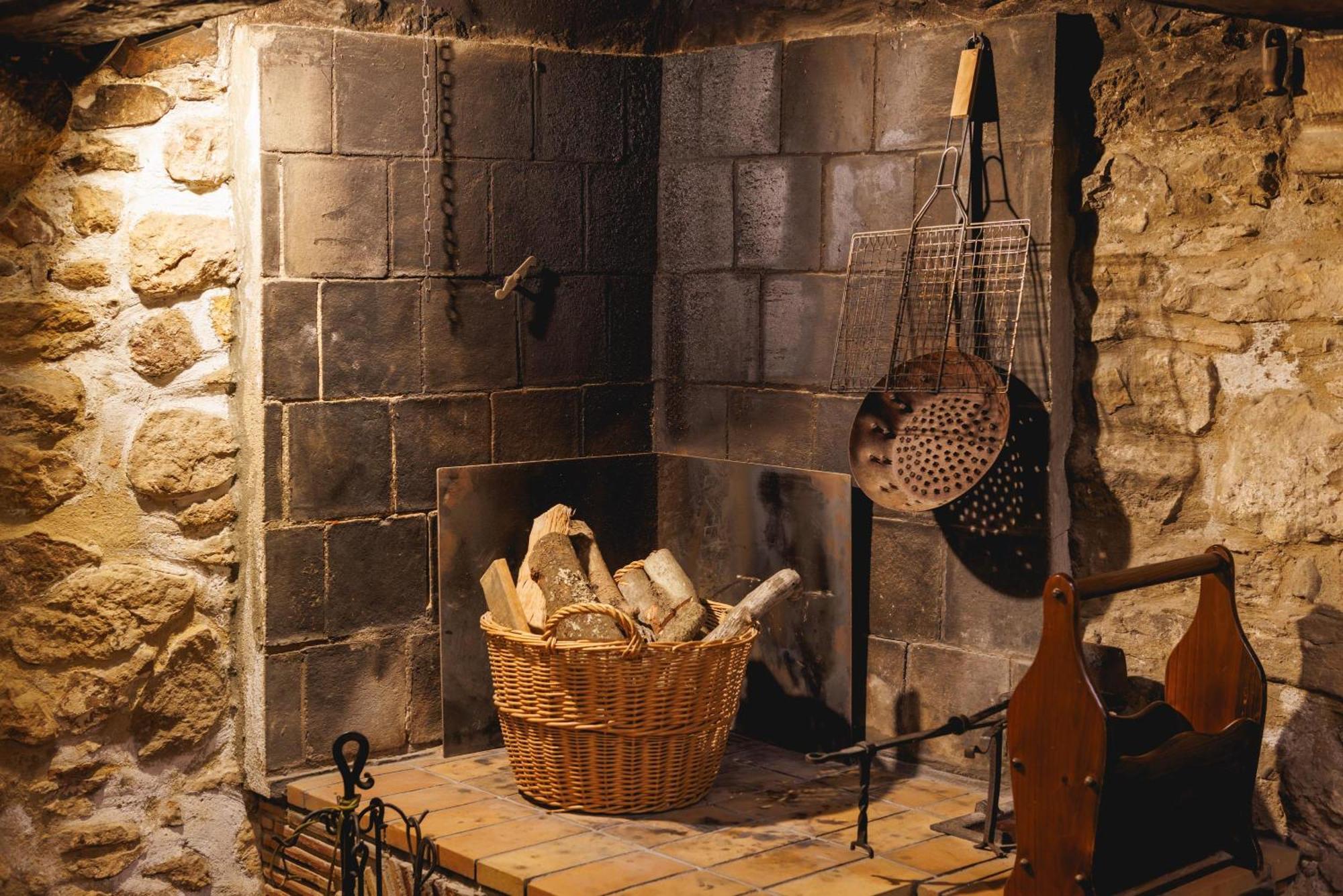 Bravissimo 1593, Medieval Charm Apartment *