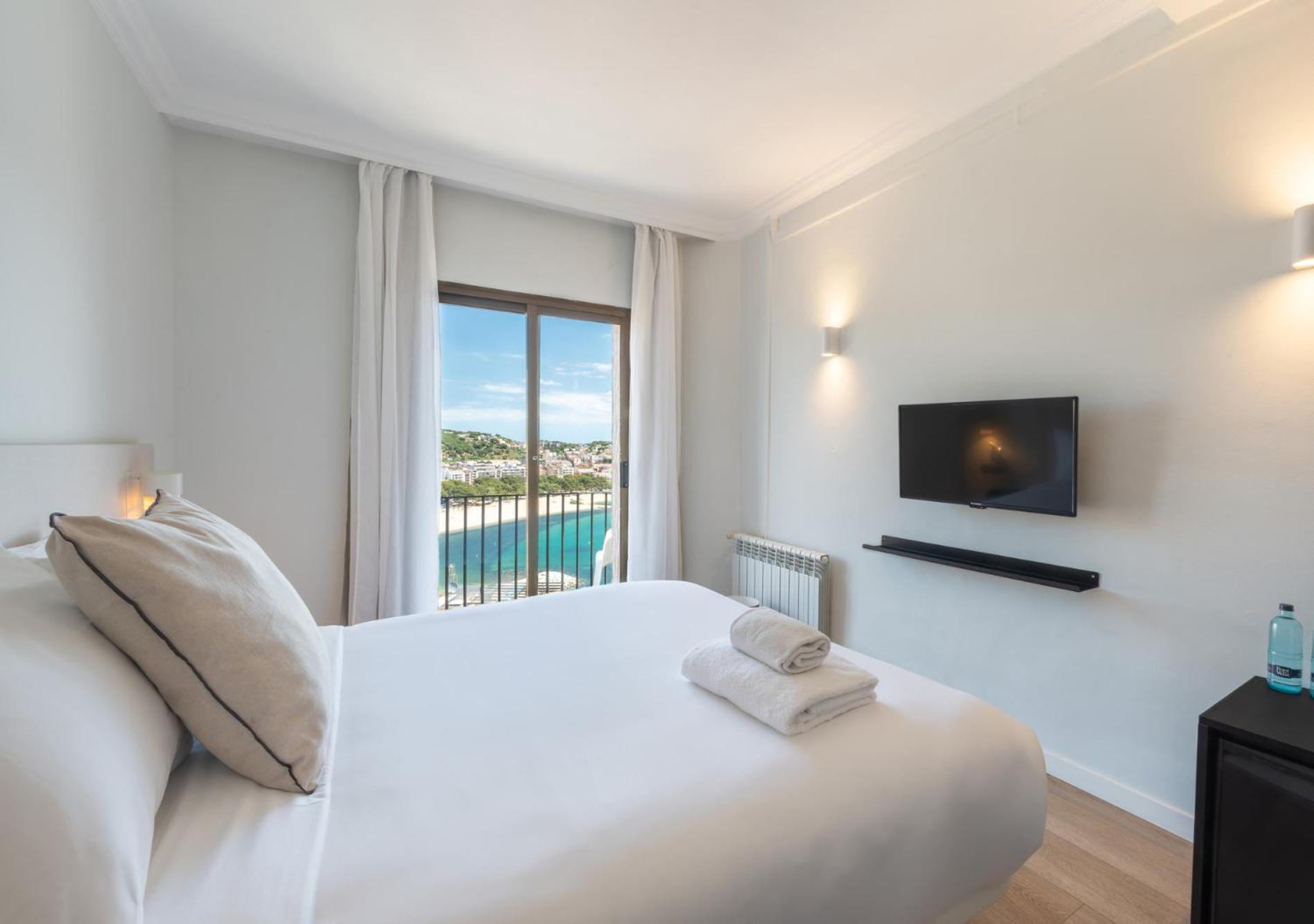 Montjoi By Brava Hotel 3*