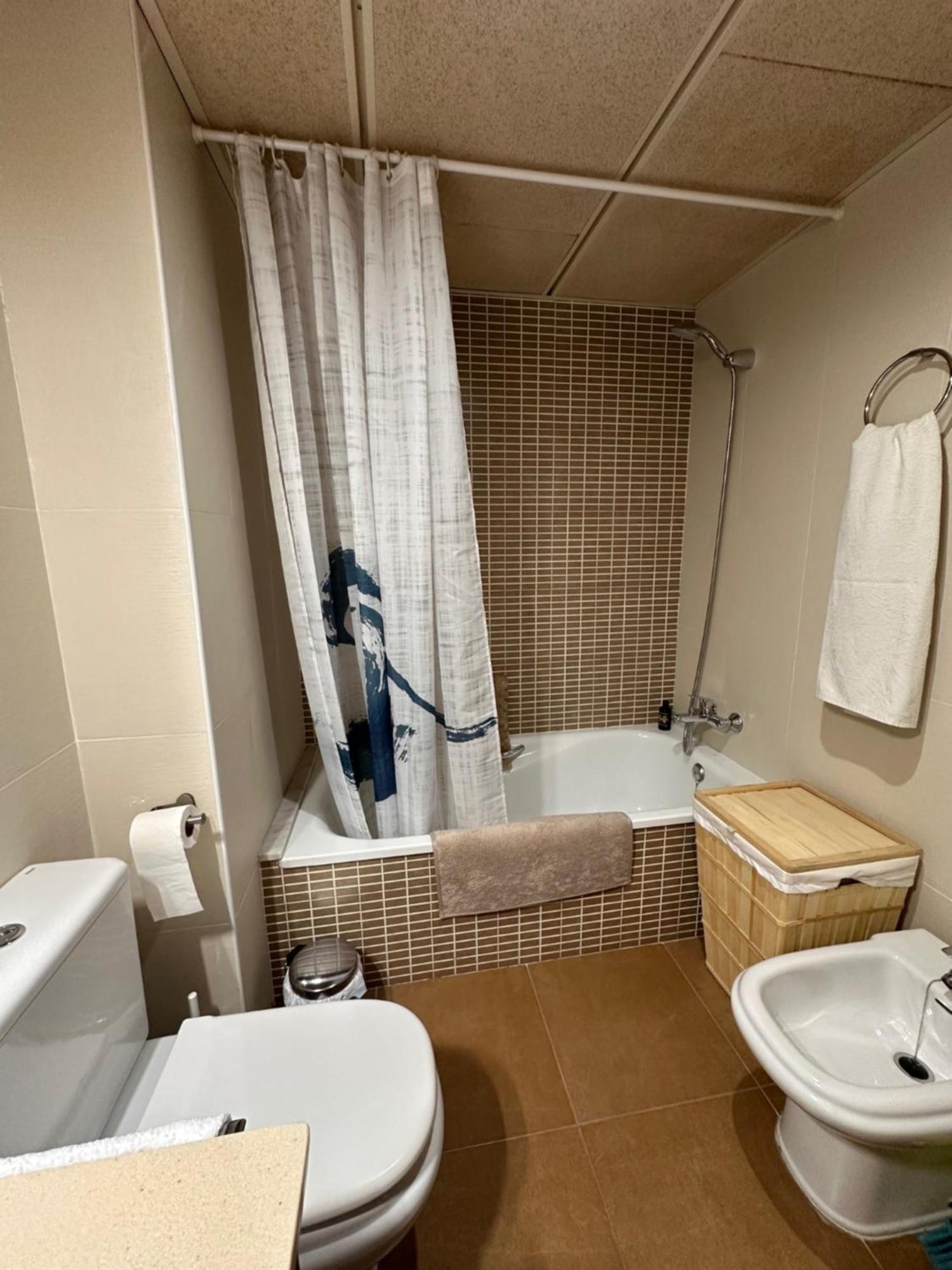 Apartamento Pis Amb Parquing Al Centre De