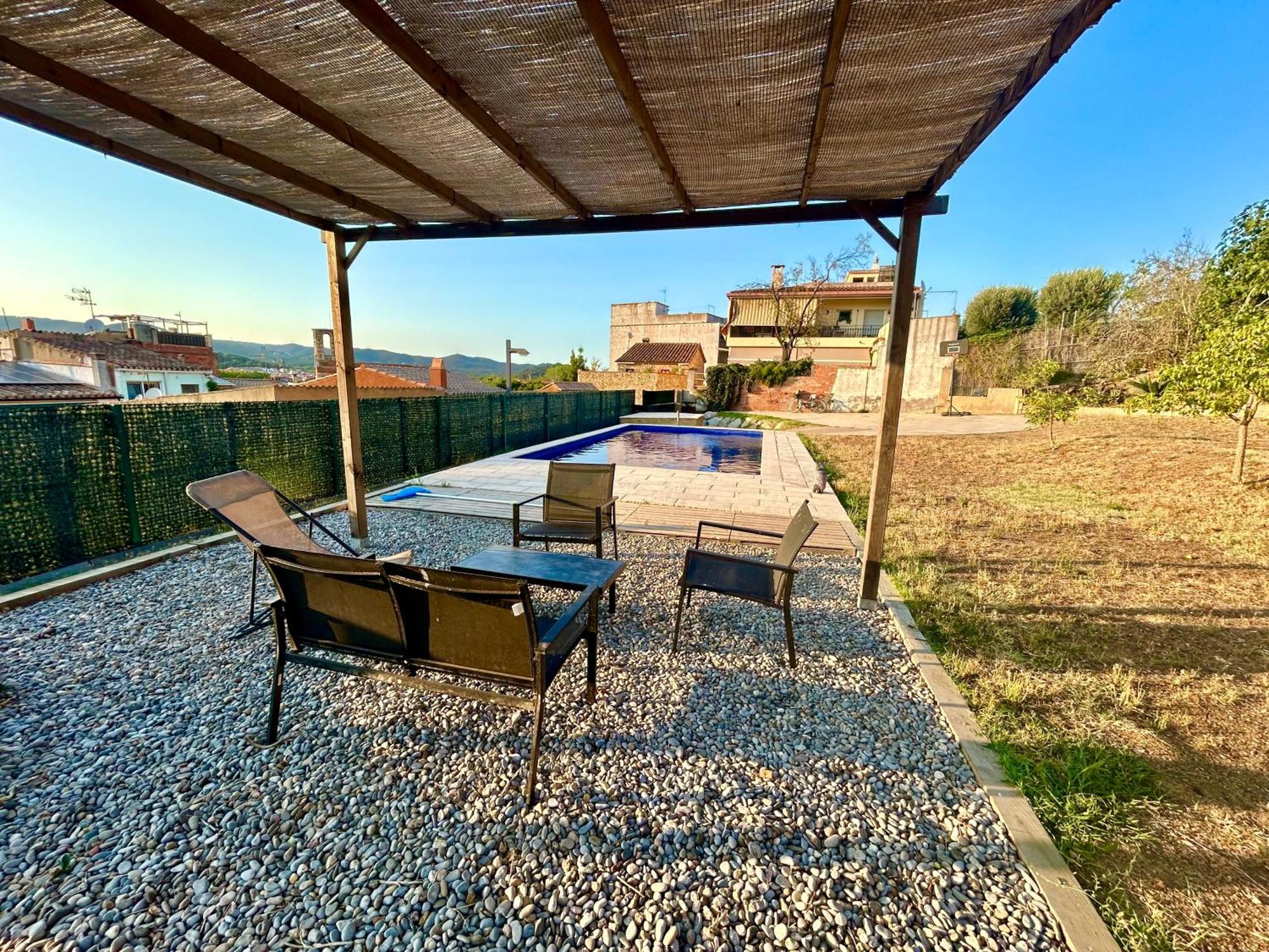 Holiday home Casa Amb Piscina I Jardi A Per 6 Persones *