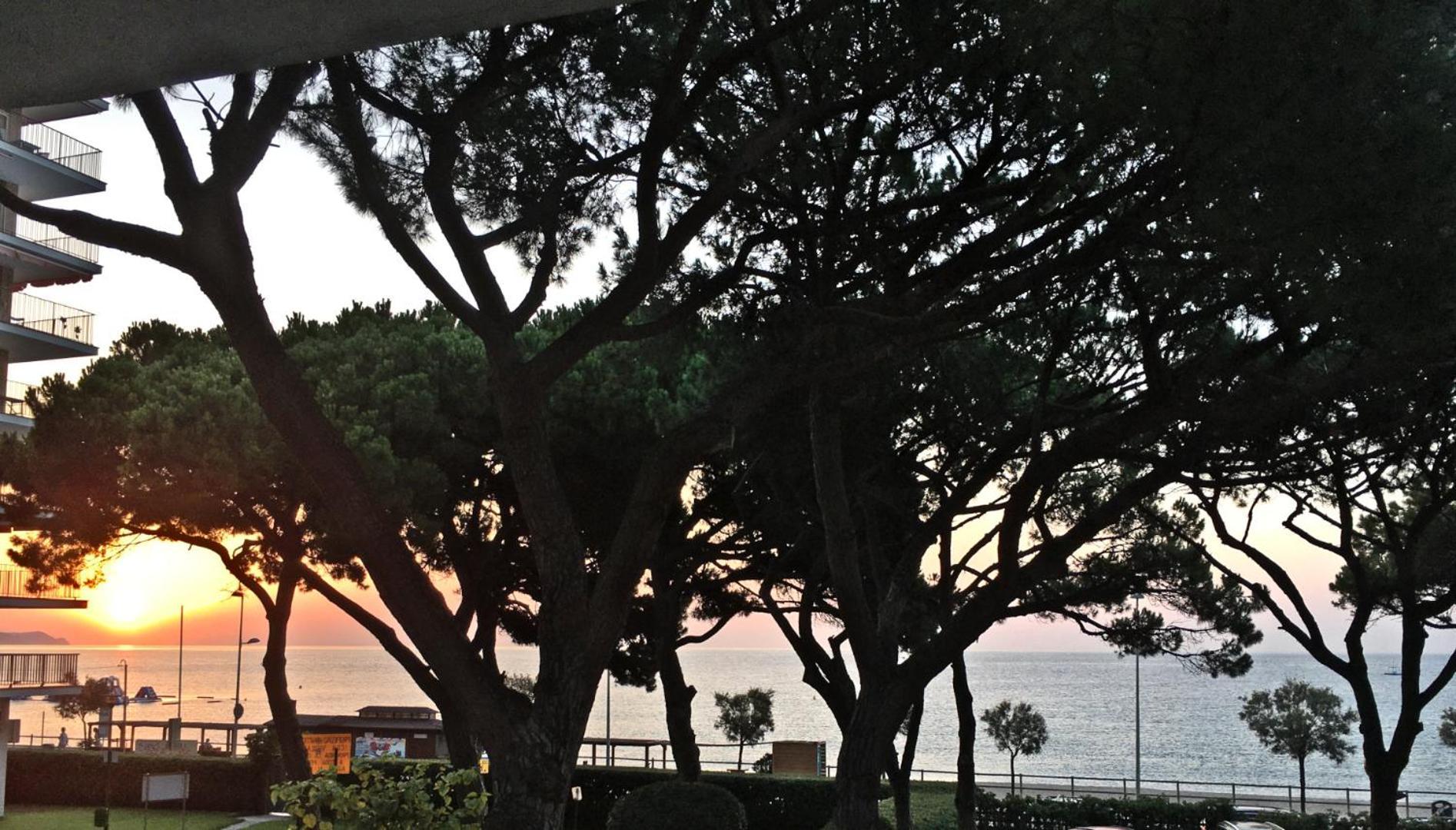 Golden Sunrise With Sea Views Apartamento *