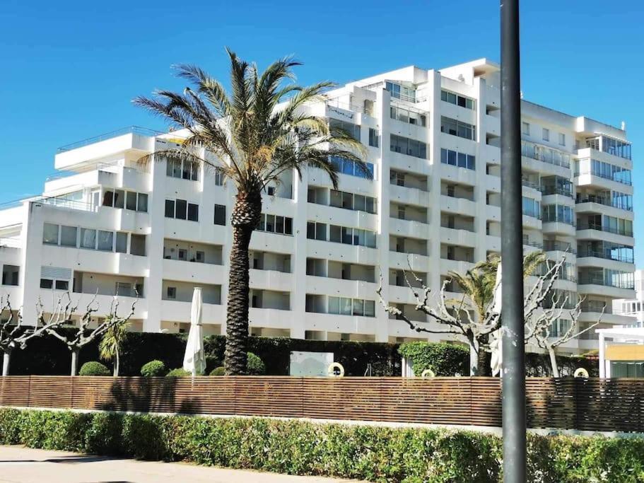 Spacieux Rose Front Et Piscine Apartamento