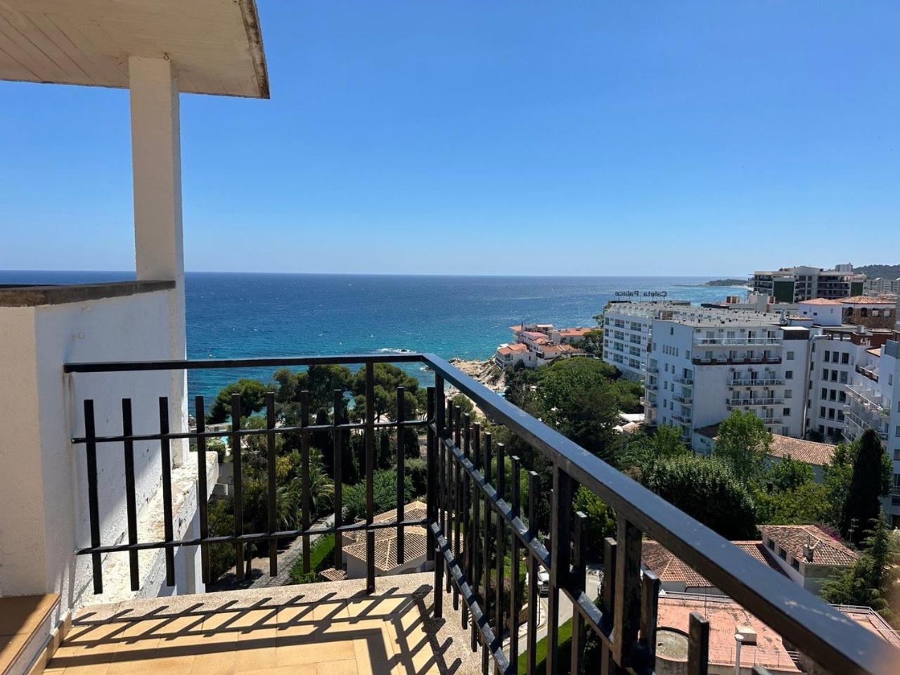 Beachfront Rooftop Haven In Playa De Aro