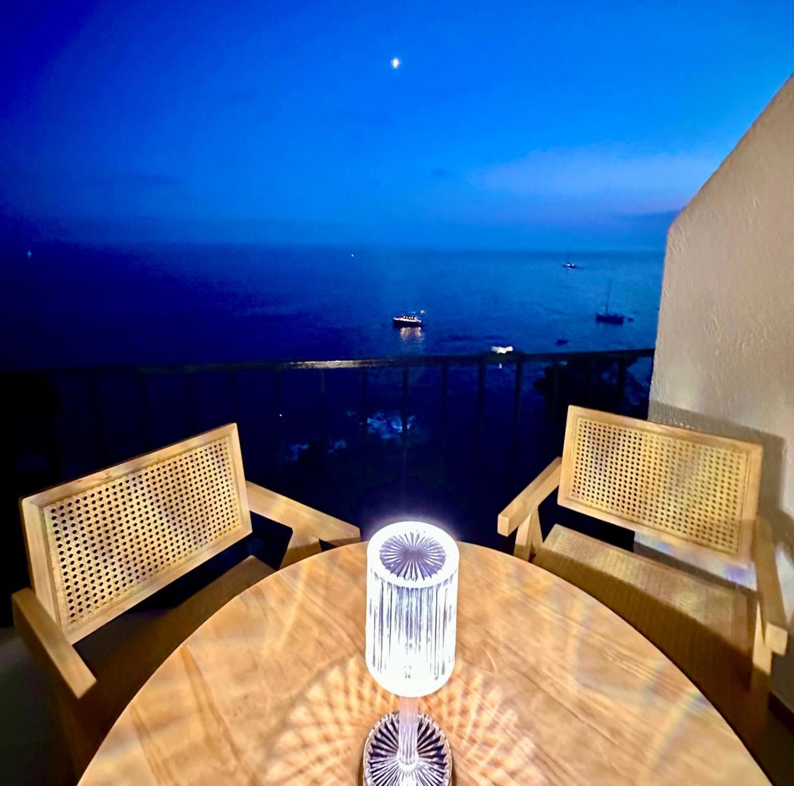Unparalleled Sea View Apartment