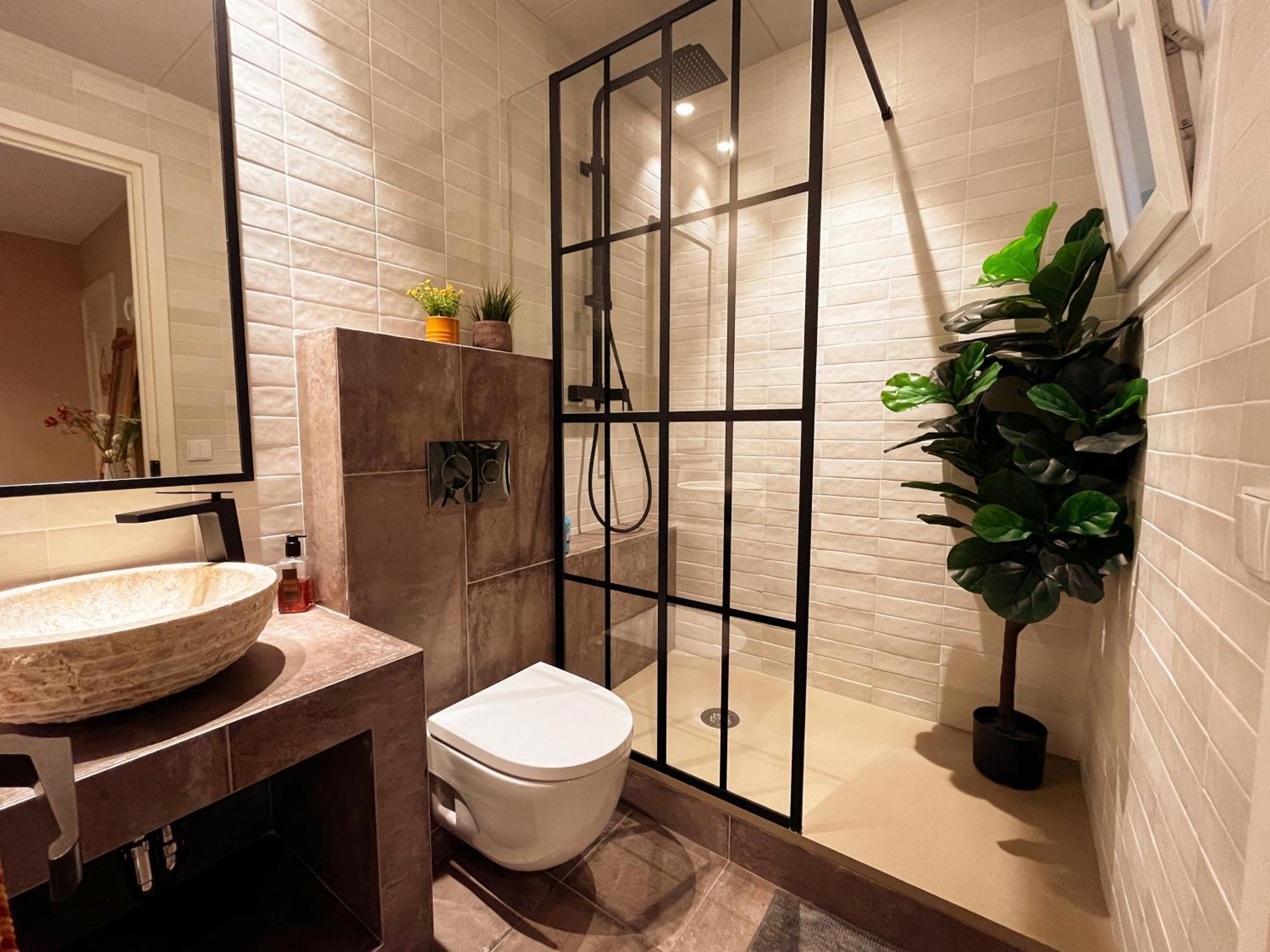 Chic In Center Apartment *