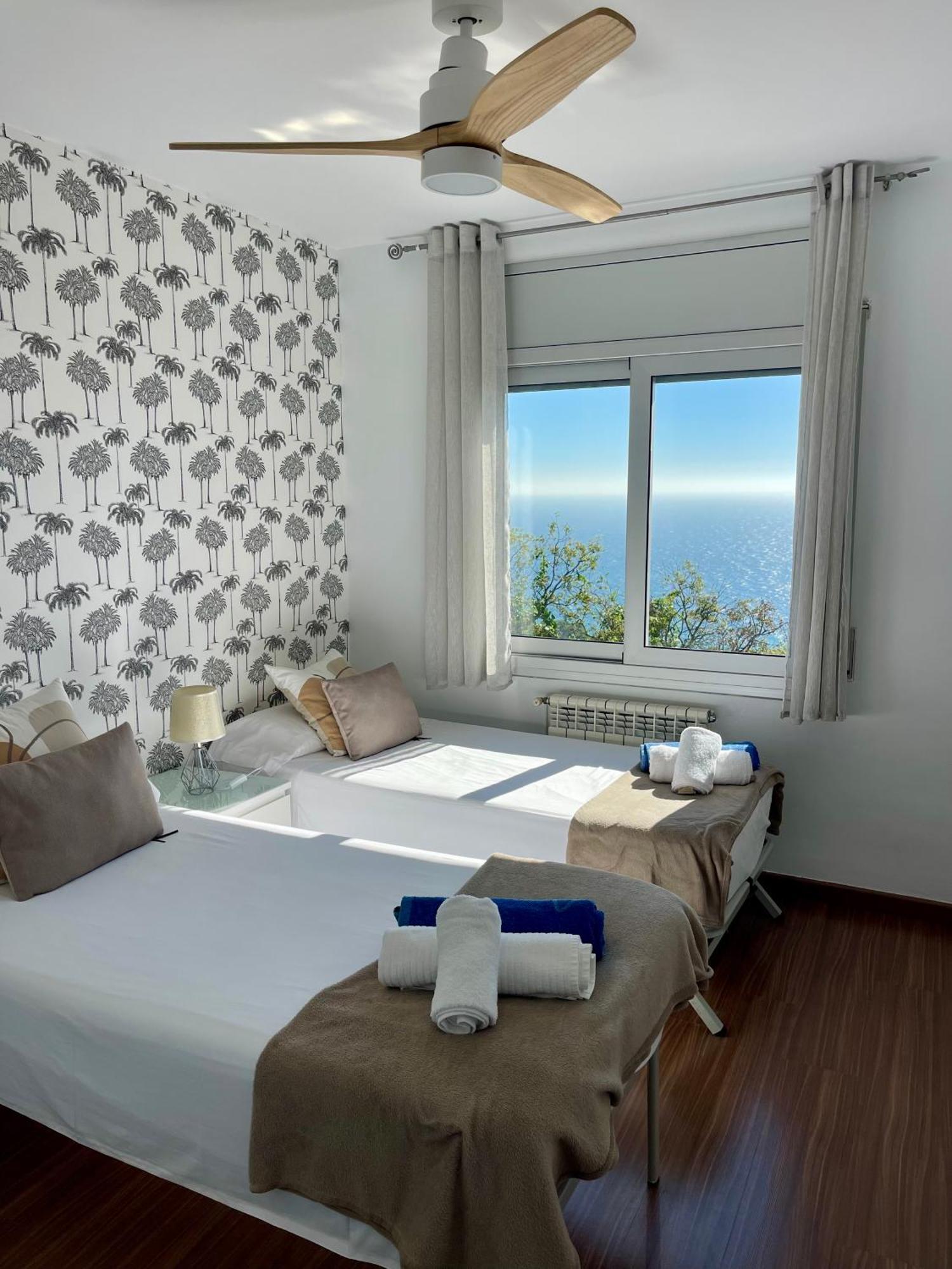 Seahomes Vacations, La Casa Blue Mediterranean Lifestyle Villa *