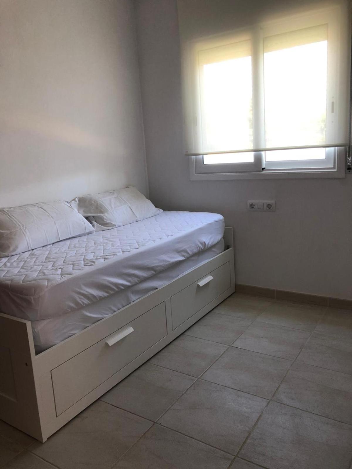 Casa En L Escala Con Piscina Y Wifi Free Сasa de vacaciones *