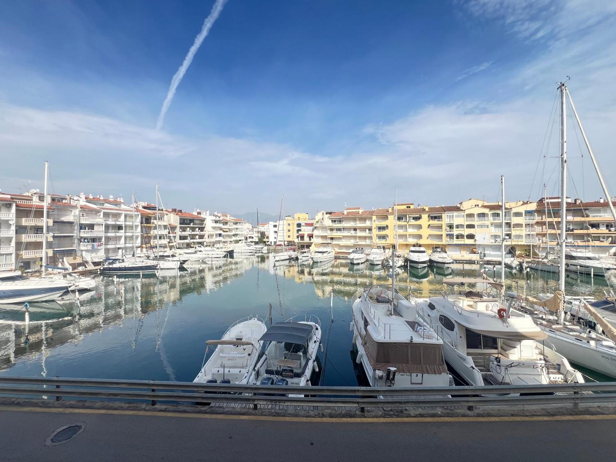 A Frente Del Canal Con Terraza * Empuriabrava