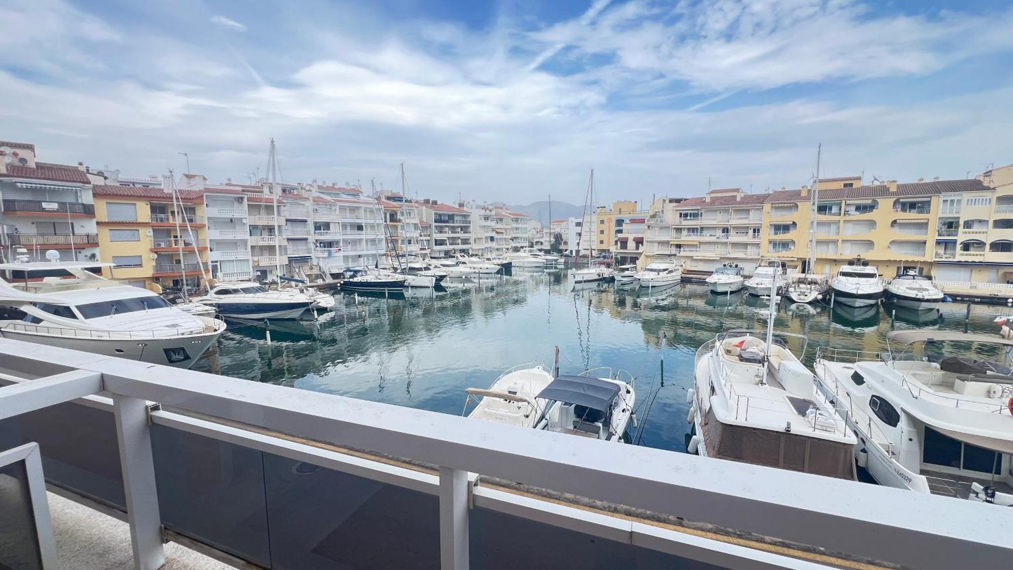 Apartment A Frente Del Canal Con Terraza Empuriabrava