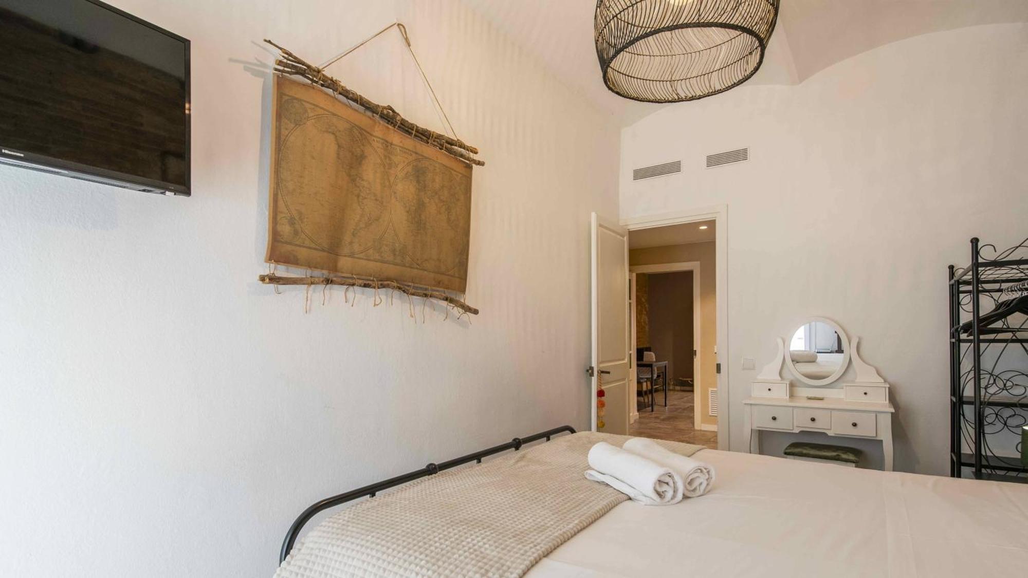 Apartment Chic In Center