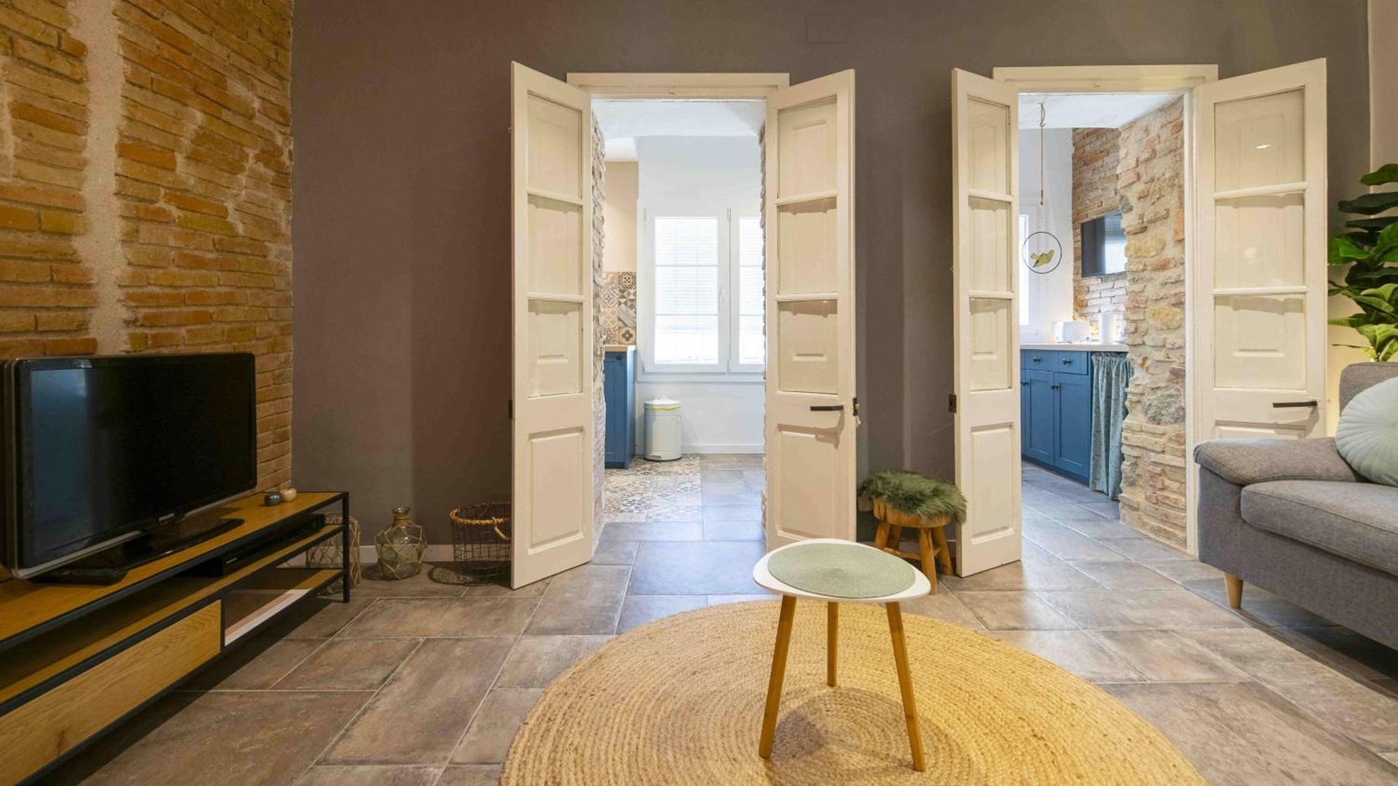 Chic In Center Apartment